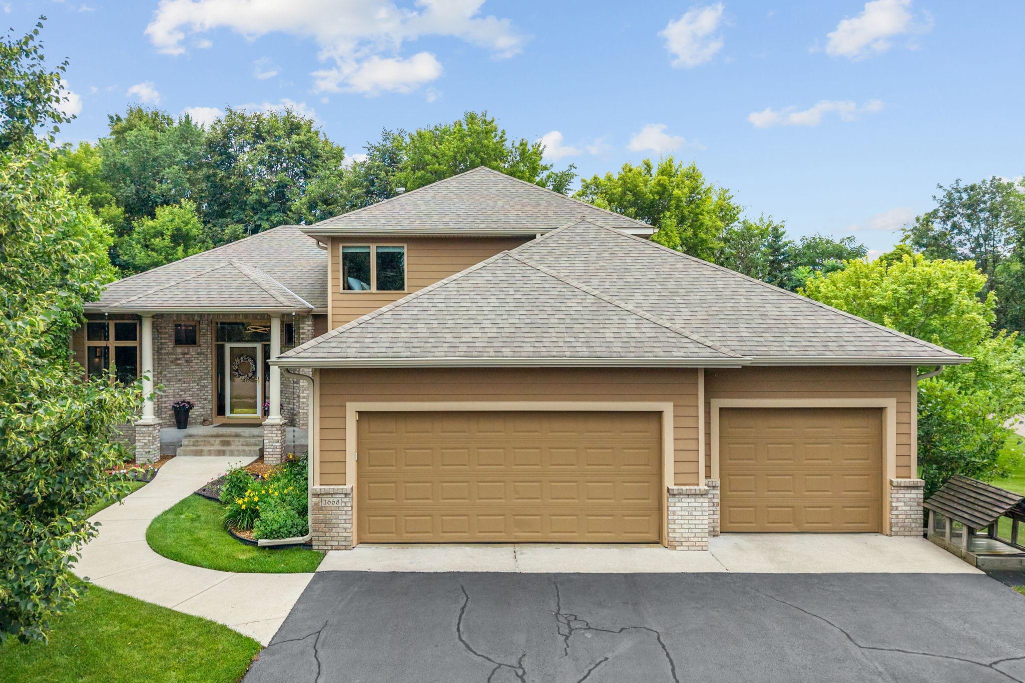 1668 Lakeland Cir, Centerville, MN 55038