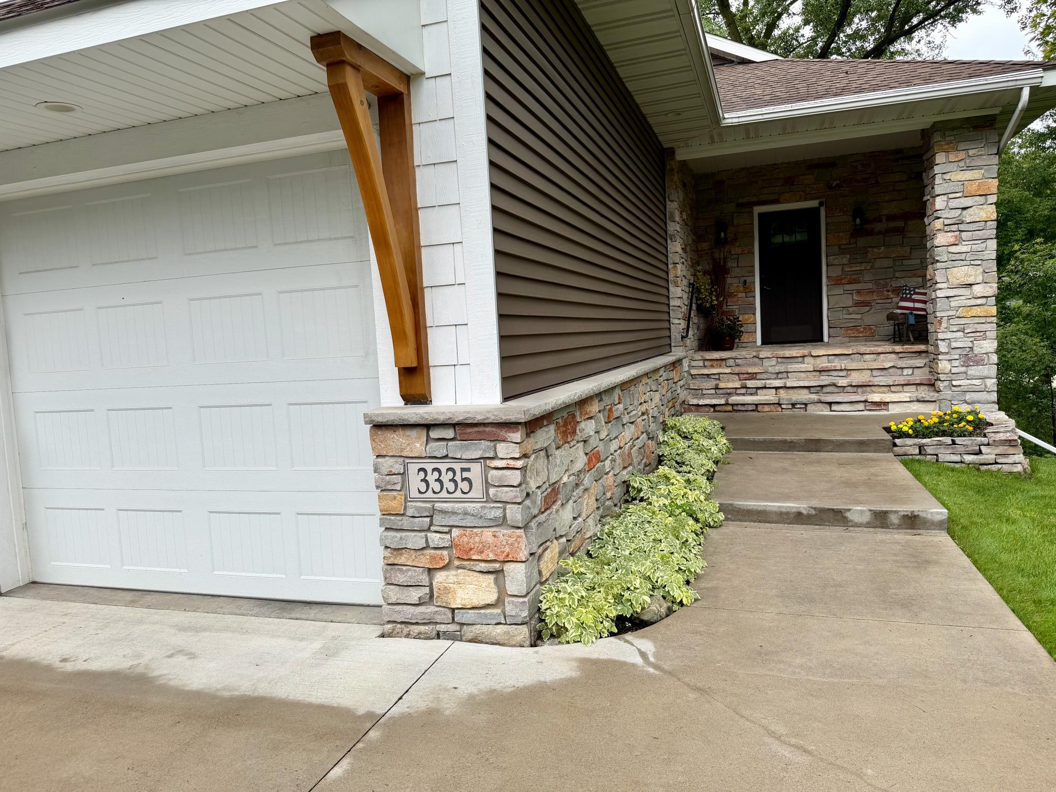 3335 Victoria St N, Shoreview, MN 55126