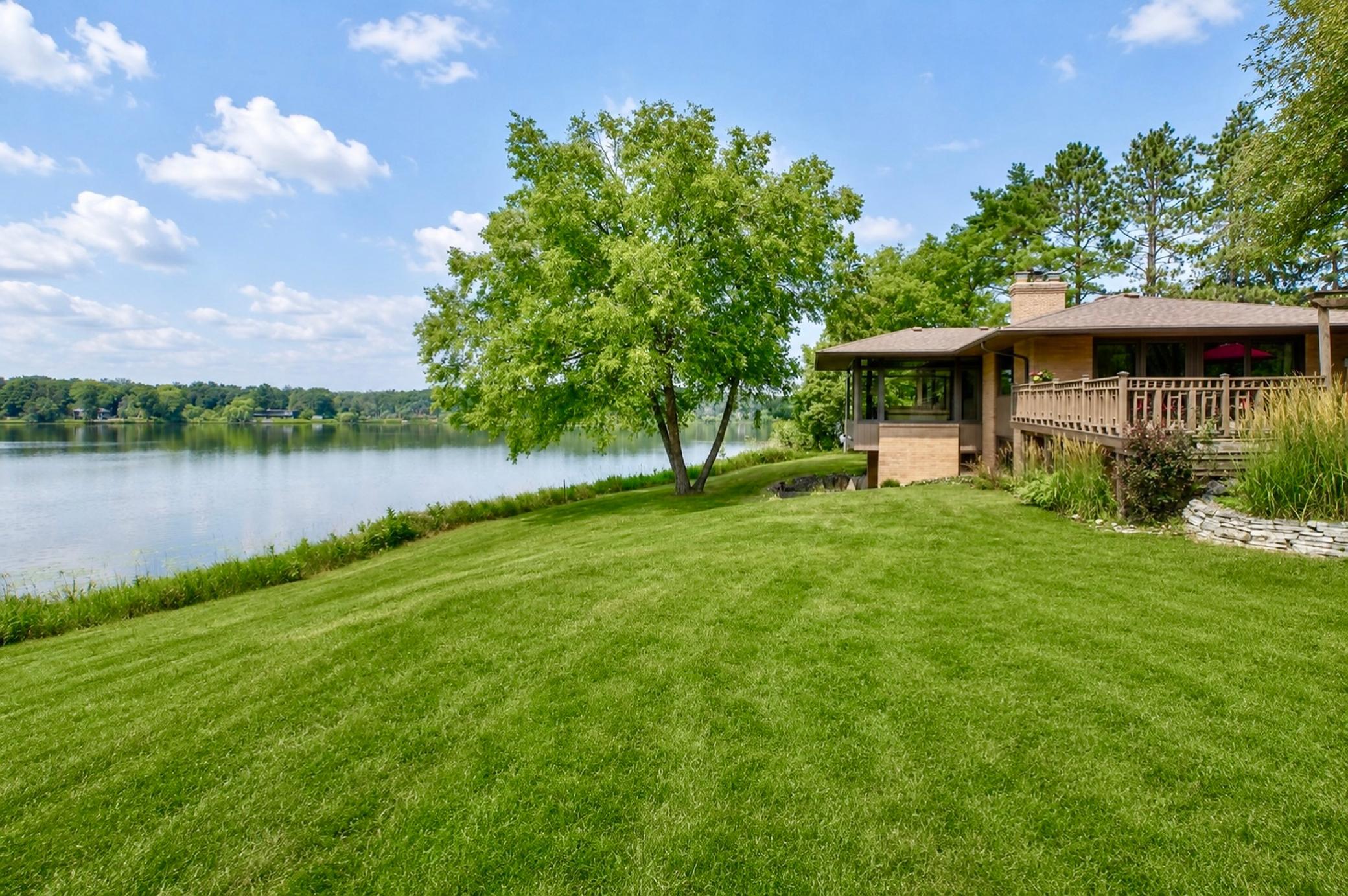 19 Dove Ln, North Oaks, MN 55127