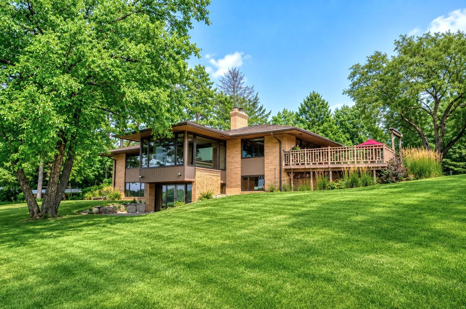 19 Dove Ln, North Oaks, MN 55127