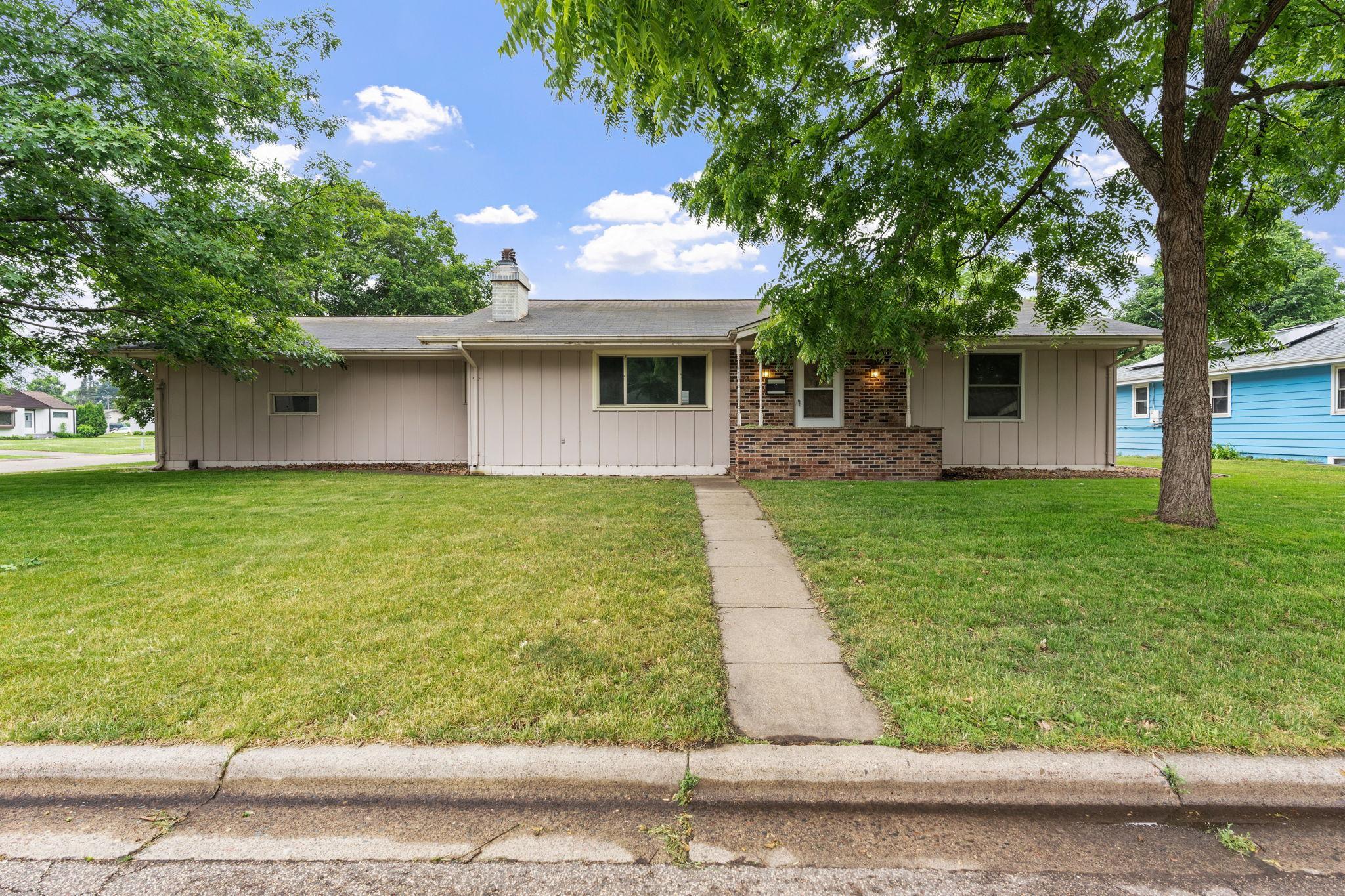 9 6th Ave NE, Osseo, MN 55369