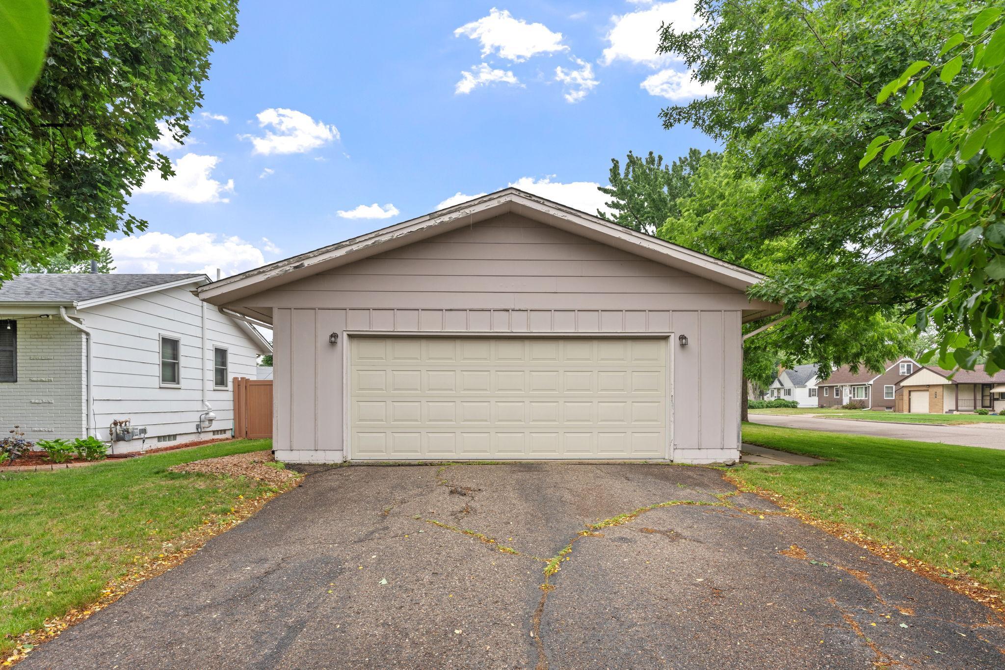 9 6th Ave NE, Osseo, MN 55369