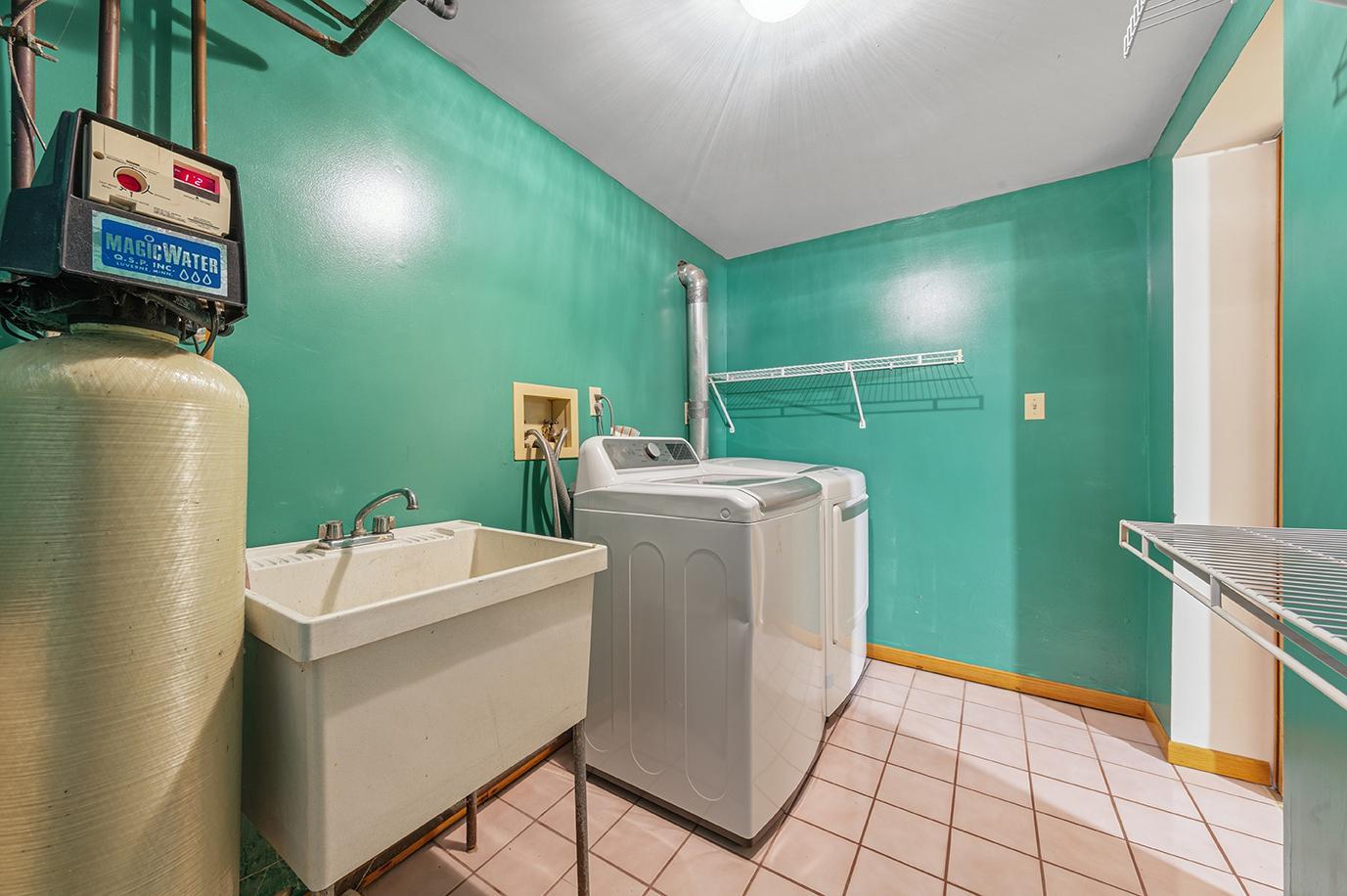 24 12th St NW, Faribault, MN 55021