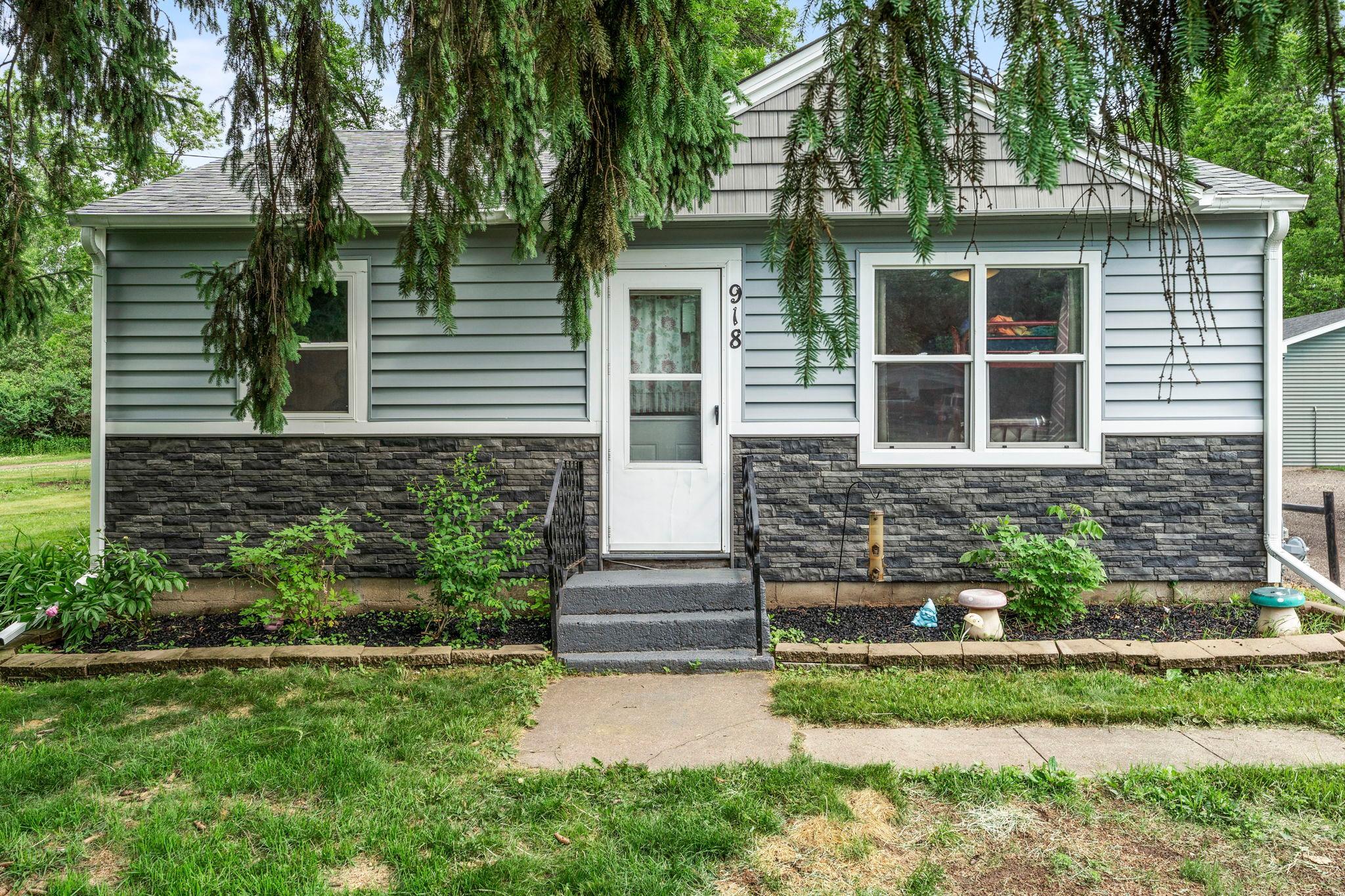 918 Maple Ave E, Mora, MN 55051