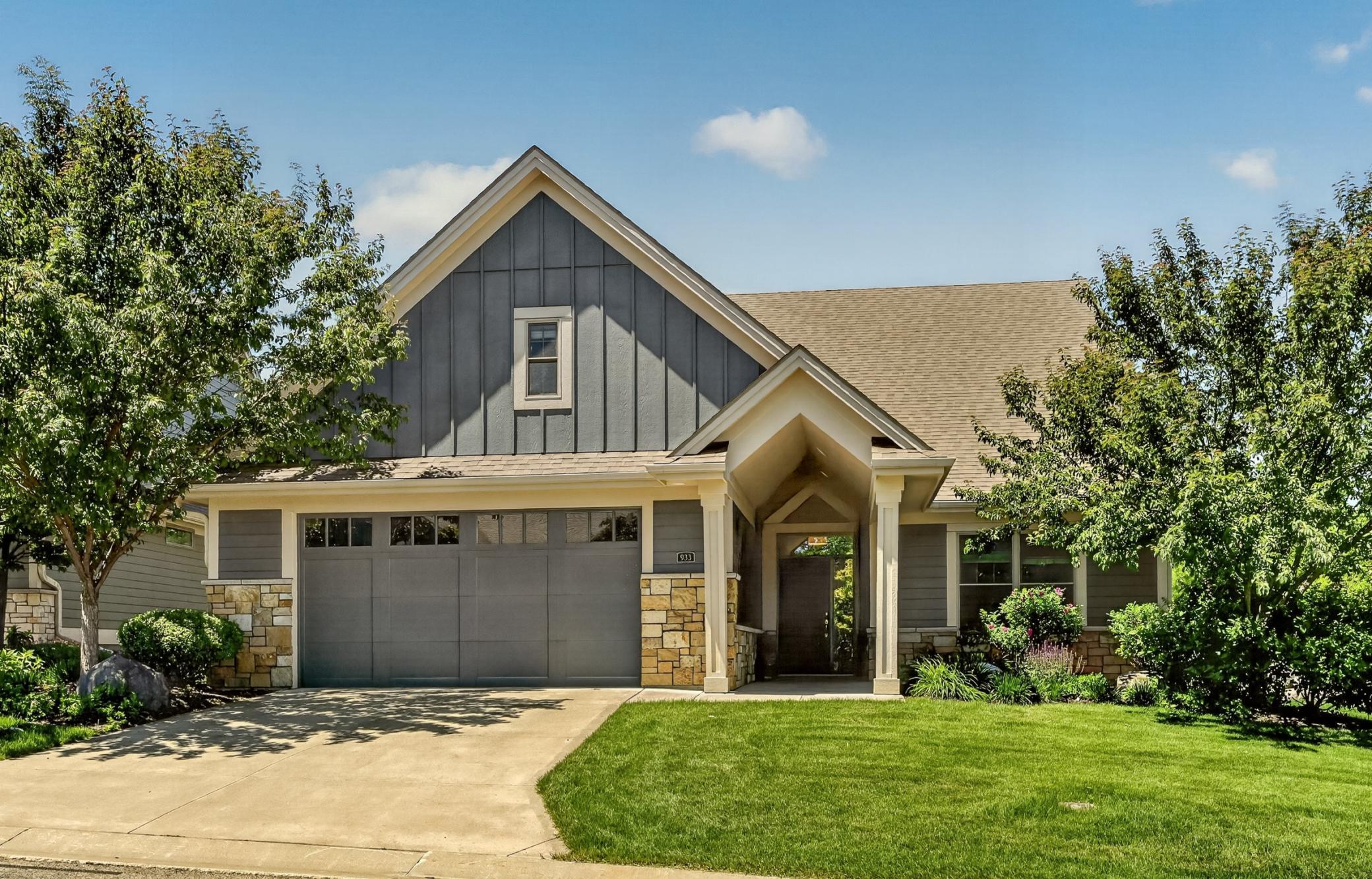 933 Fox Valley Pl SW, Rochester, MN 55902