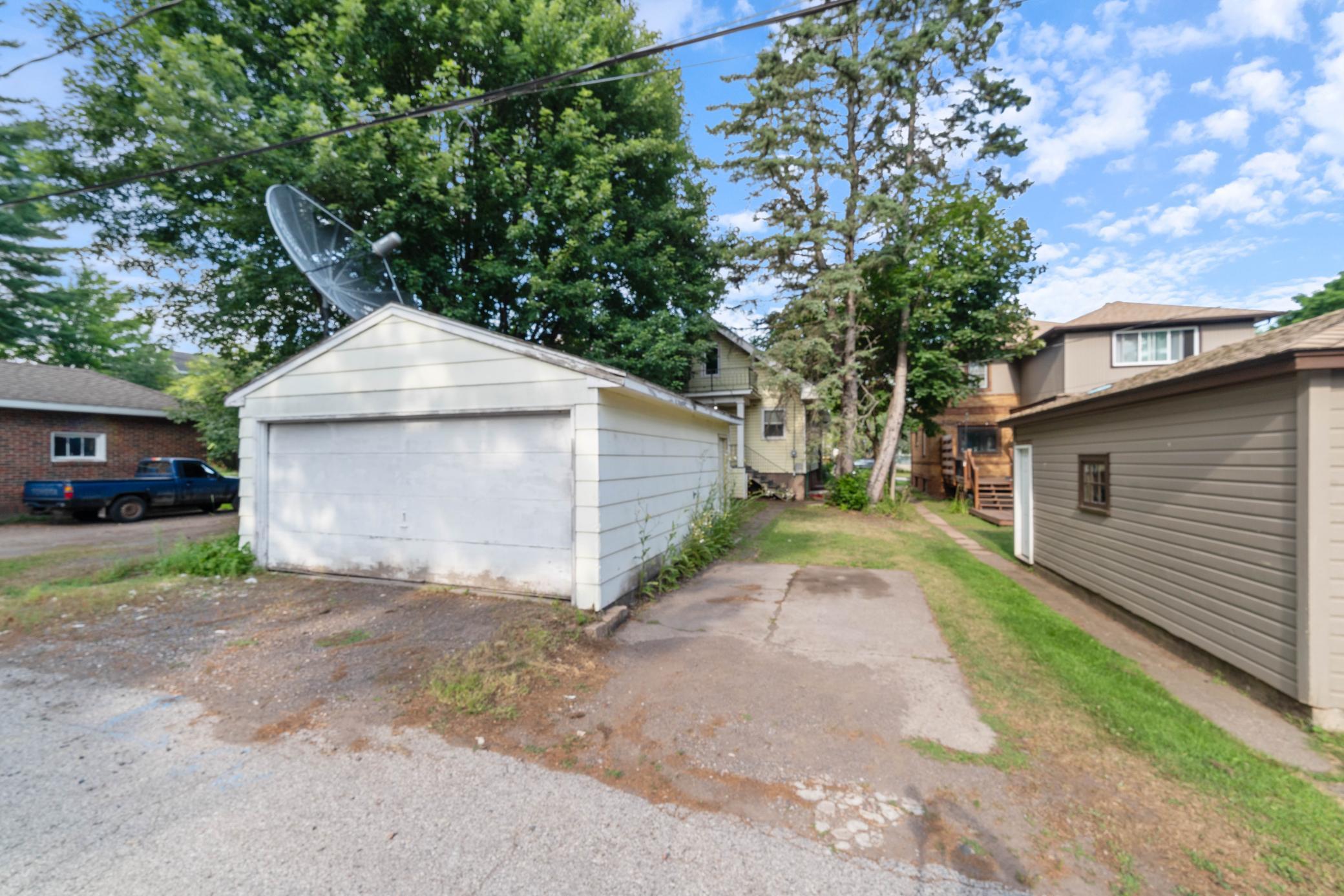 915 Grandview Ave, Duluth, MN 55812