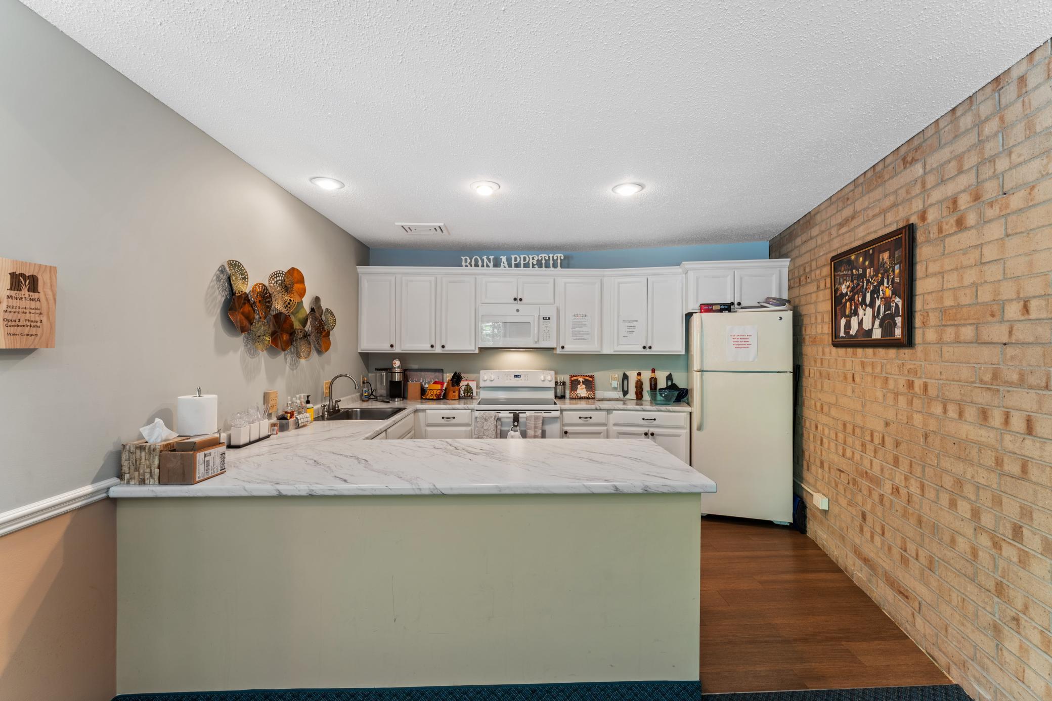 5627 Green Circle Dr #113, Minnetonka, MN 55343
