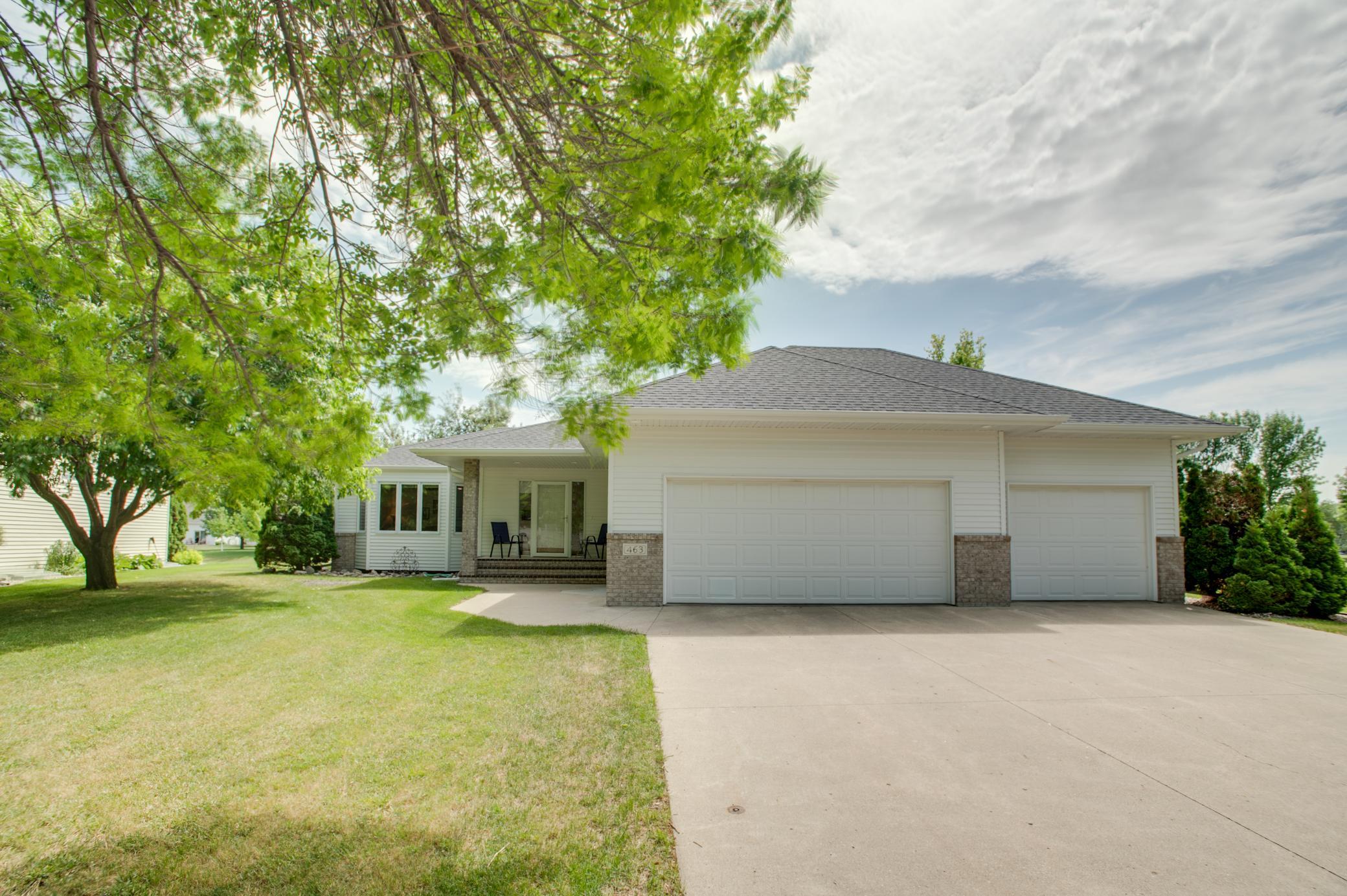 463 42nd Ave S, Moorhead, MN 56560