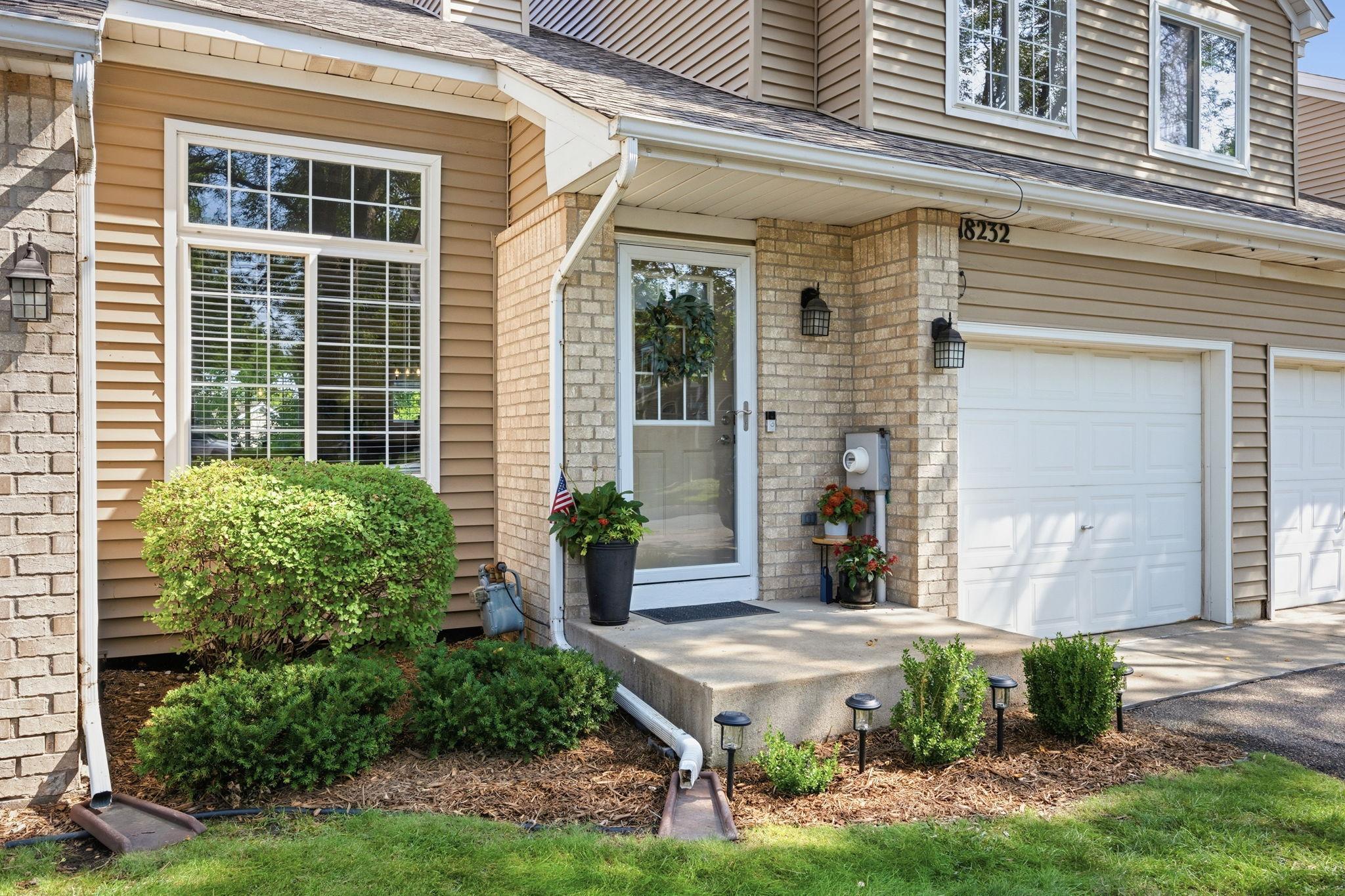 18232 Warbler Ln, Eden Prairie, MN 55346
