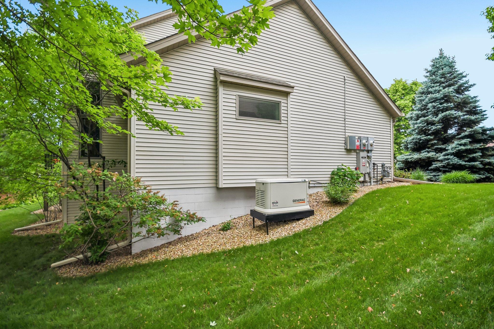 1066 Cripple Creek Ps, Lino Lakes, MN 55038