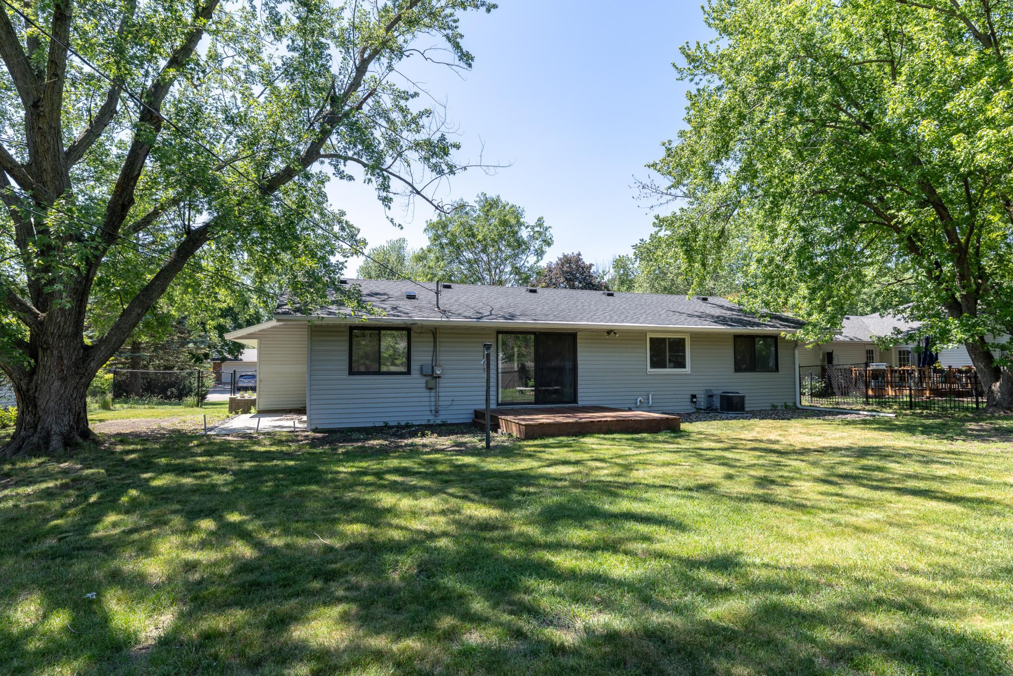 991 Cortland Dr, Apple Valley, MN 55124