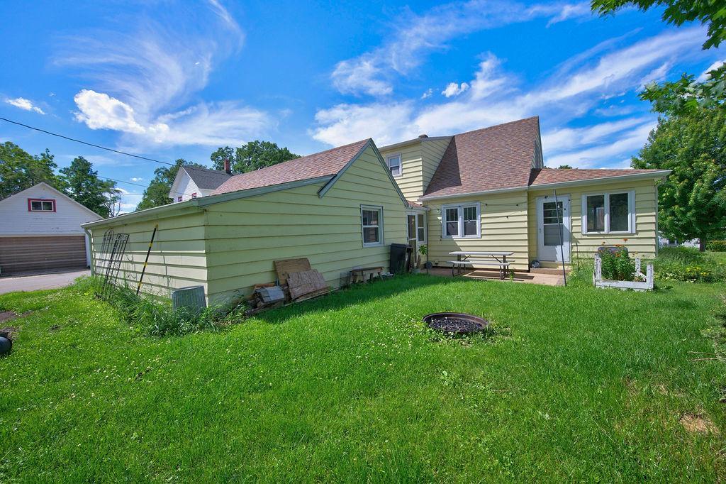 325 South St W, Caledonia, MN 55921