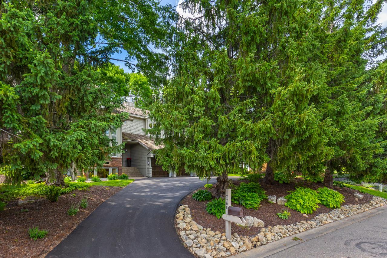7708 Stonewood Ct, Edina, MN 55439