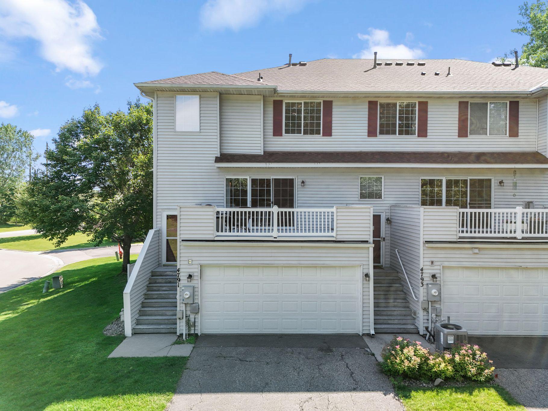 4791 Grenwich Rd N, Oakdale, MN 55128