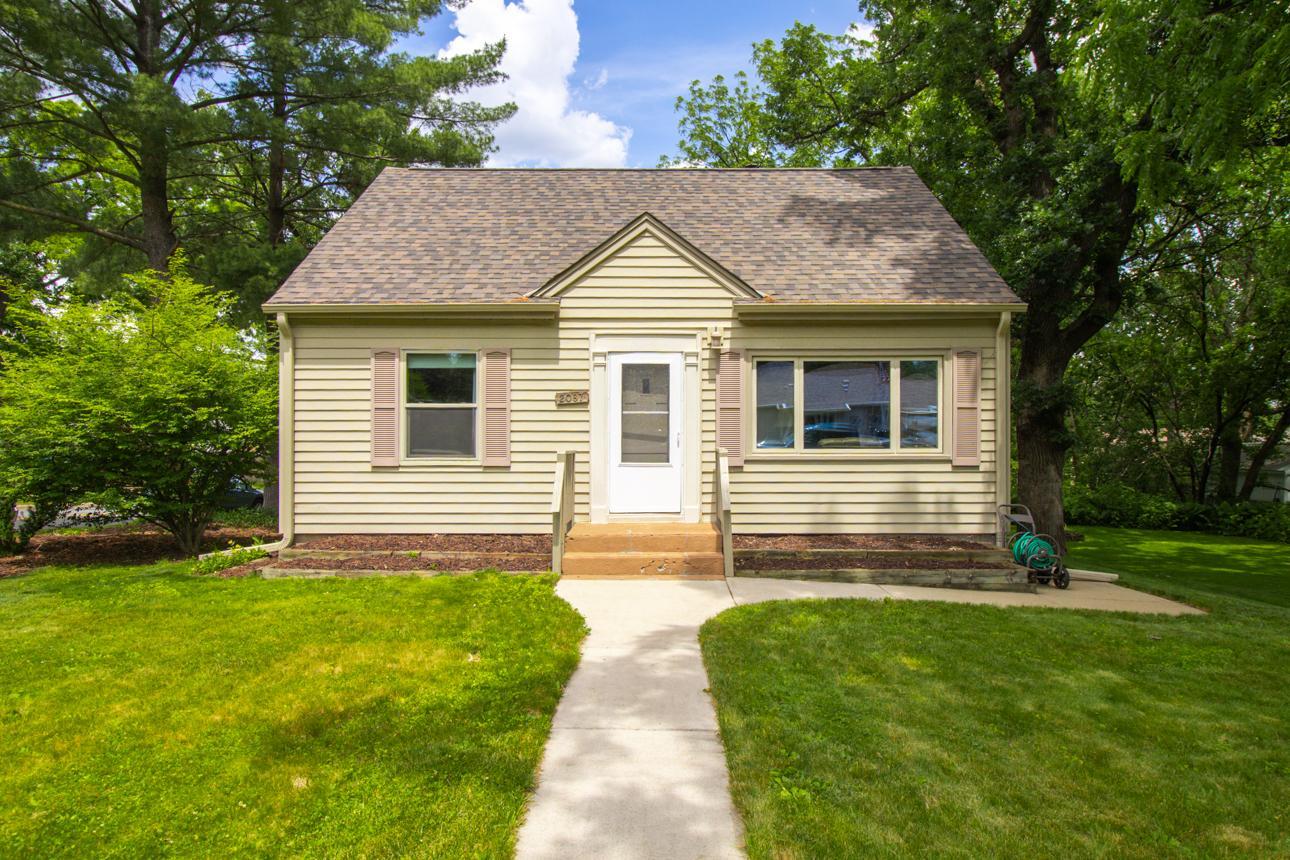 2087 Eldridge Ave E, North Saint Paul, MN 55109