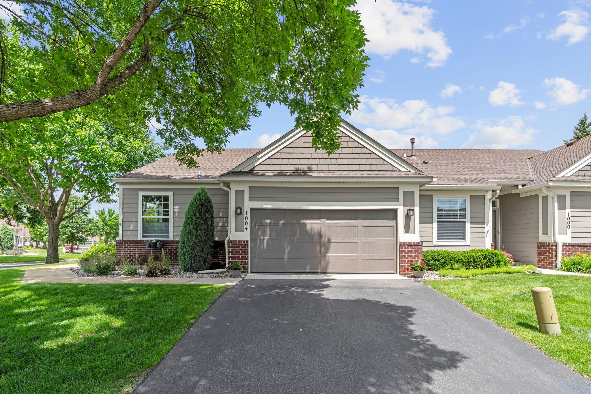 1004 Victoria Greens Blvd, Victoria, MN 55386