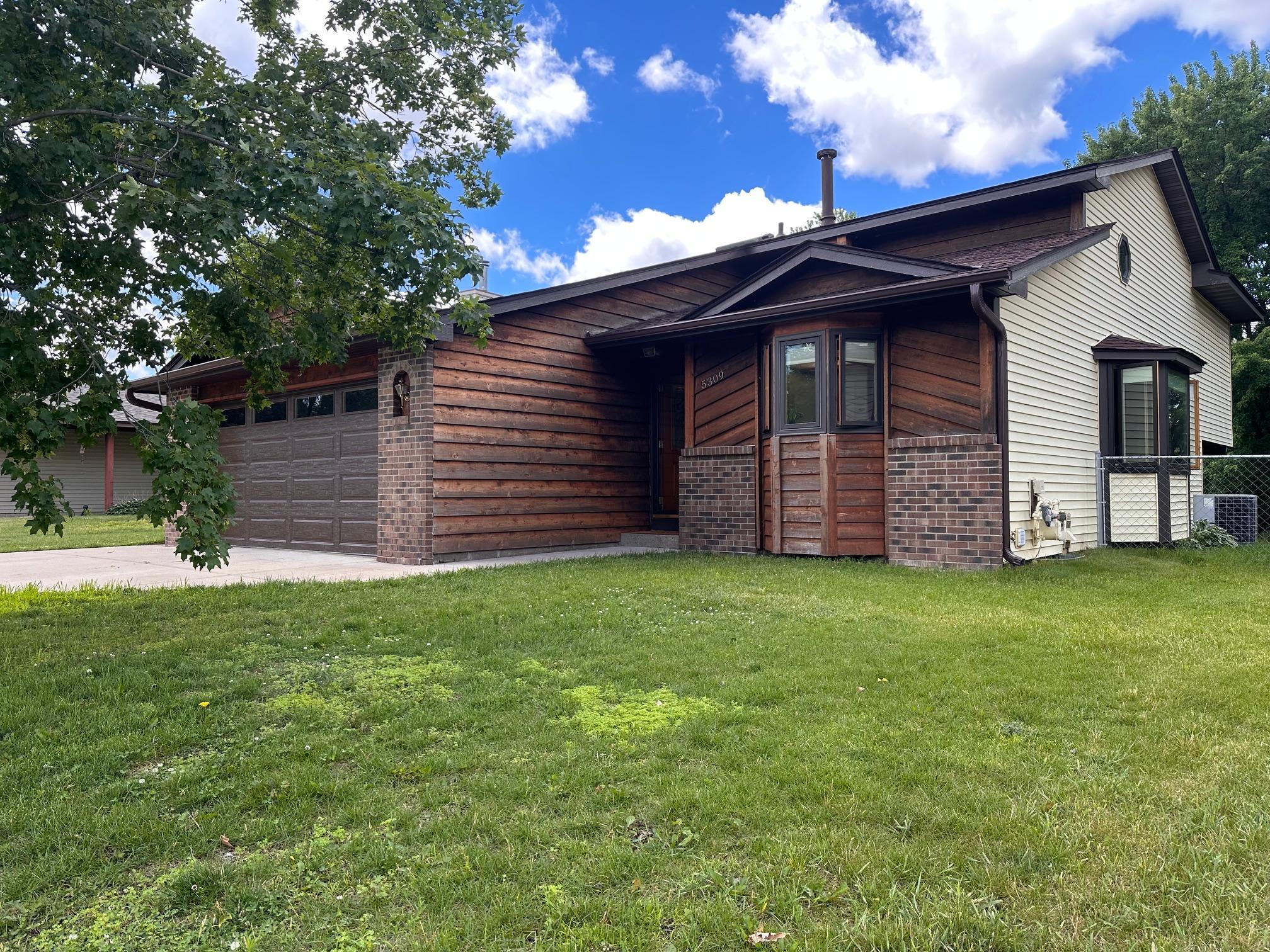 5309 Xenia Ave N, Crystal, MN 55429
