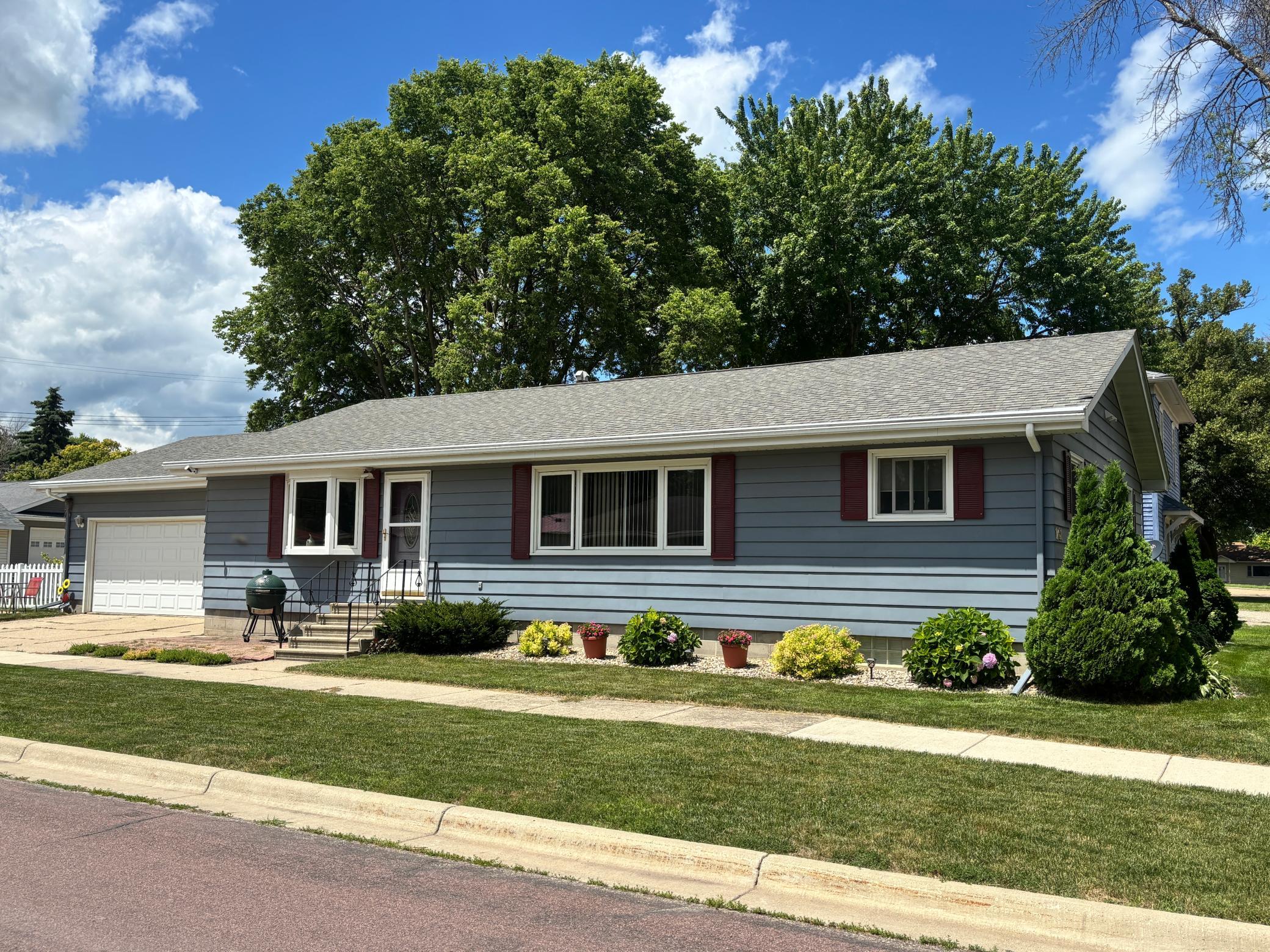 1101 N North Ave, Fairmont, MN 56031