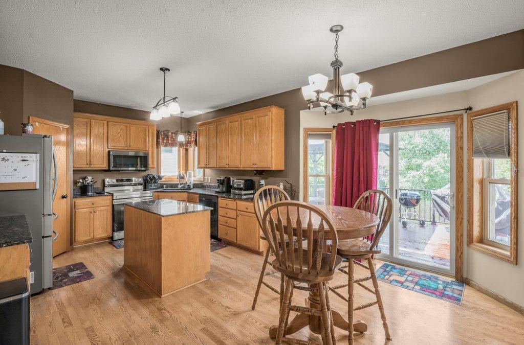 2051 River Bend Trl, Mayer, MN 55360