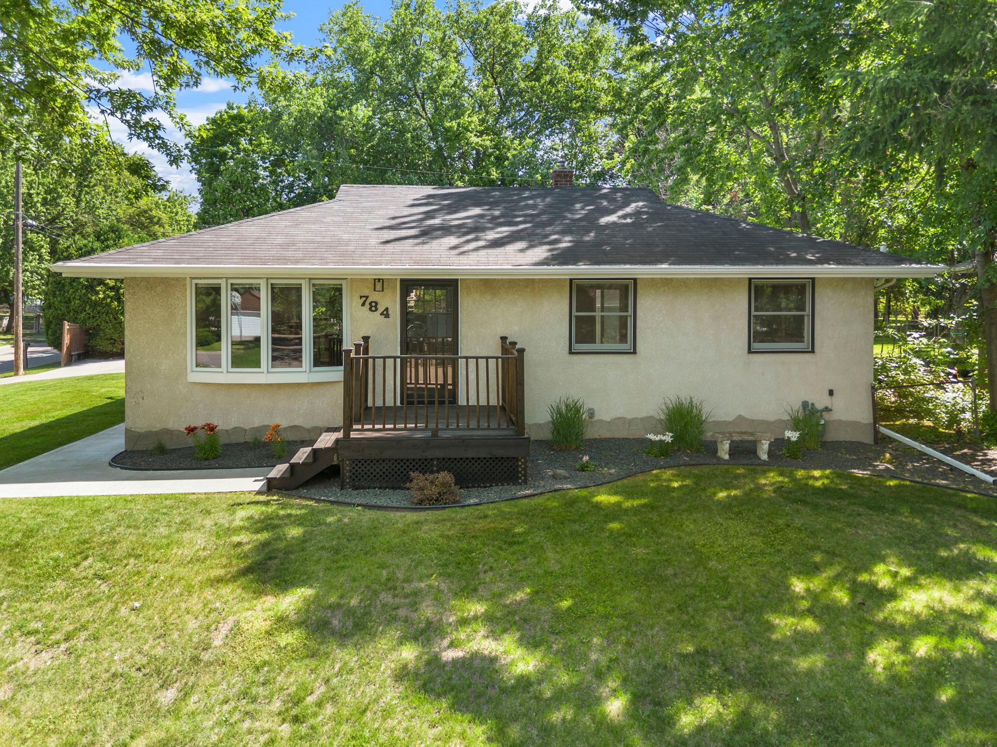 784 Mary St N, Maplewood, MN 55119