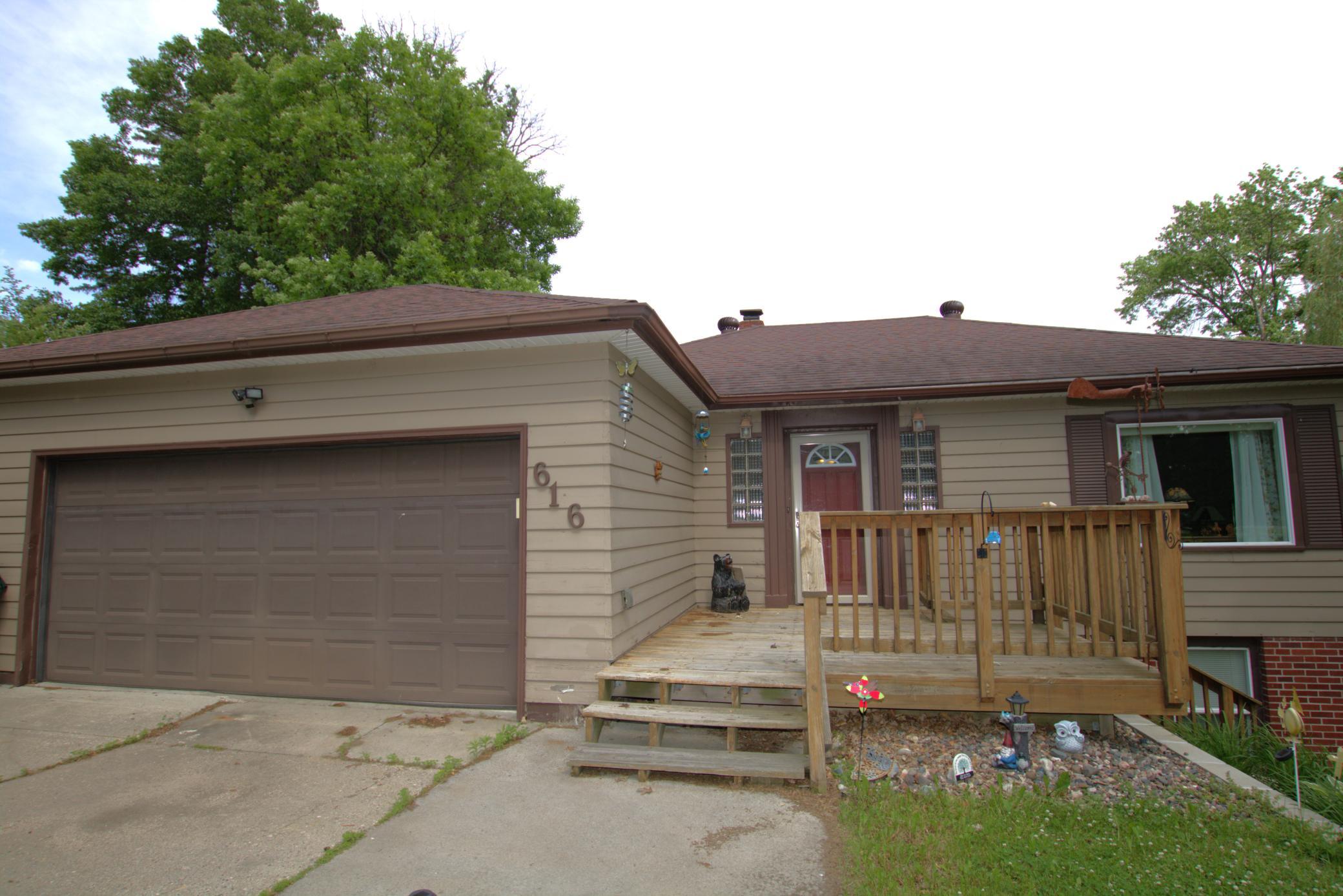 616 7th St NE, Staples, MN 56479