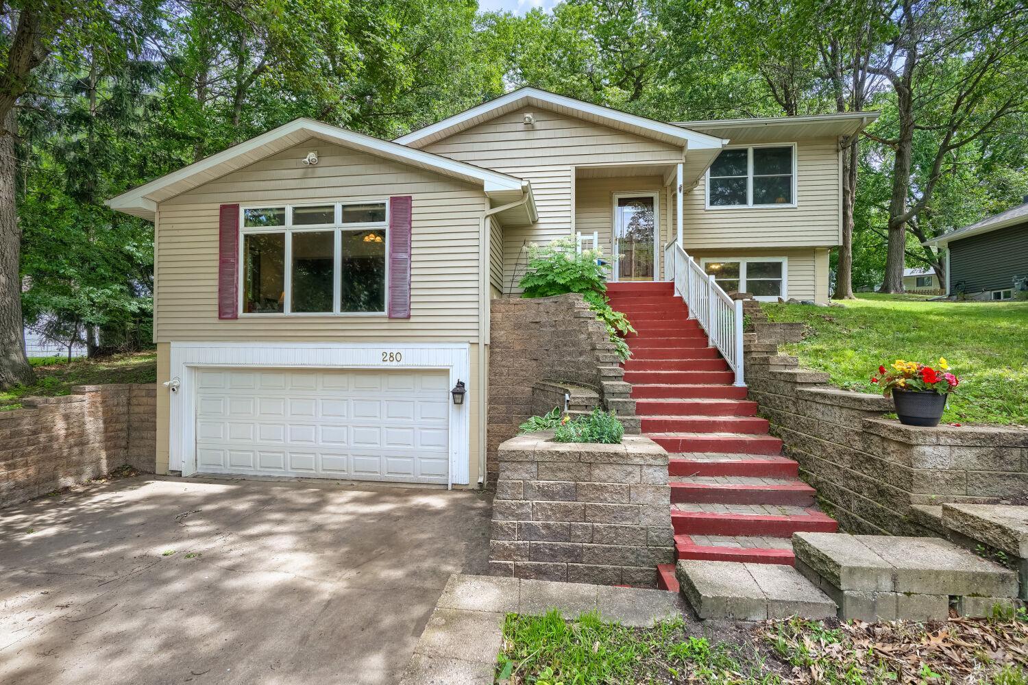 280 Glenmar Ave, Mahtomedi, MN 55115