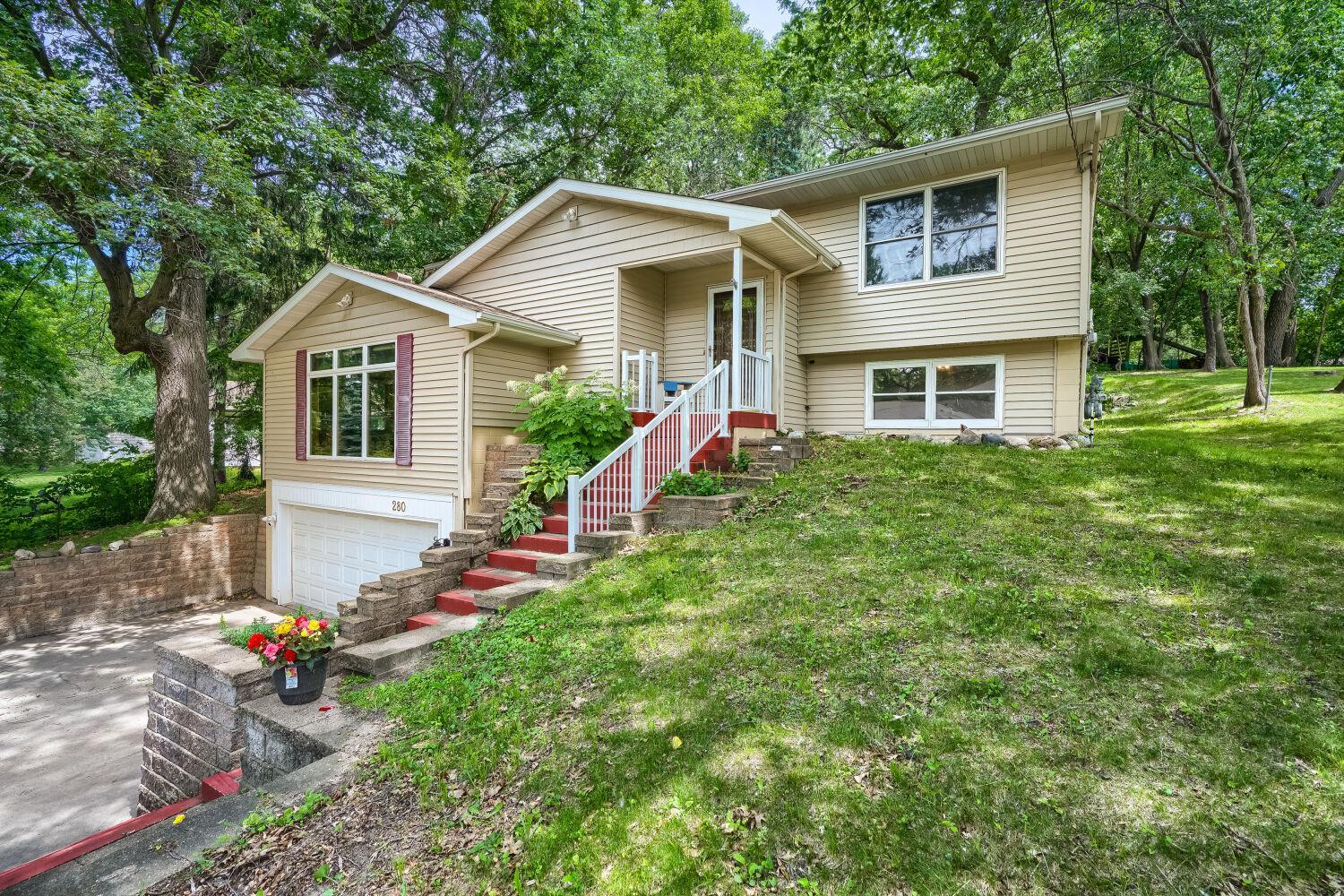 280 Glenmar Ave, Mahtomedi, MN 55115