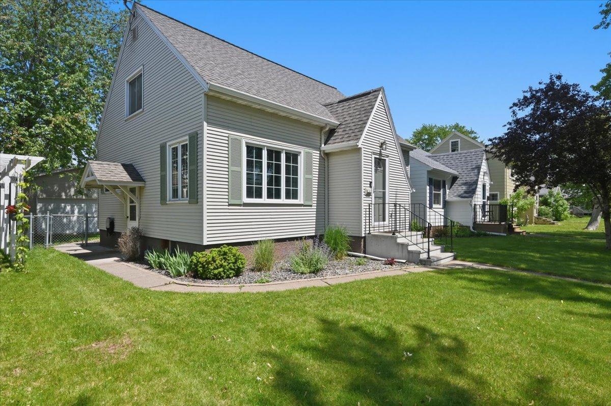 915 N 22nd St, Superior, WI 54880