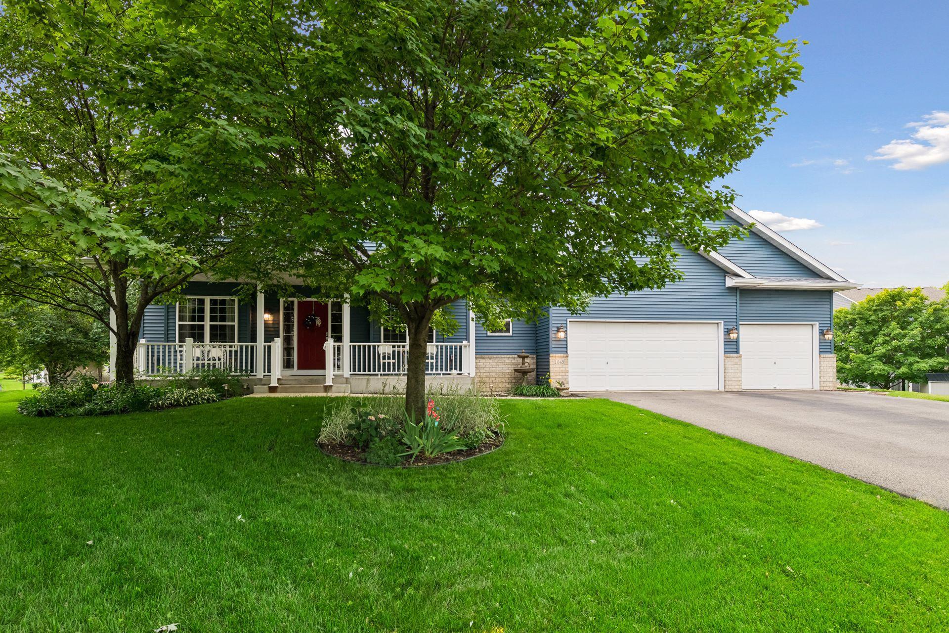 1045 Breezy Ct, Waconia, MN 55387