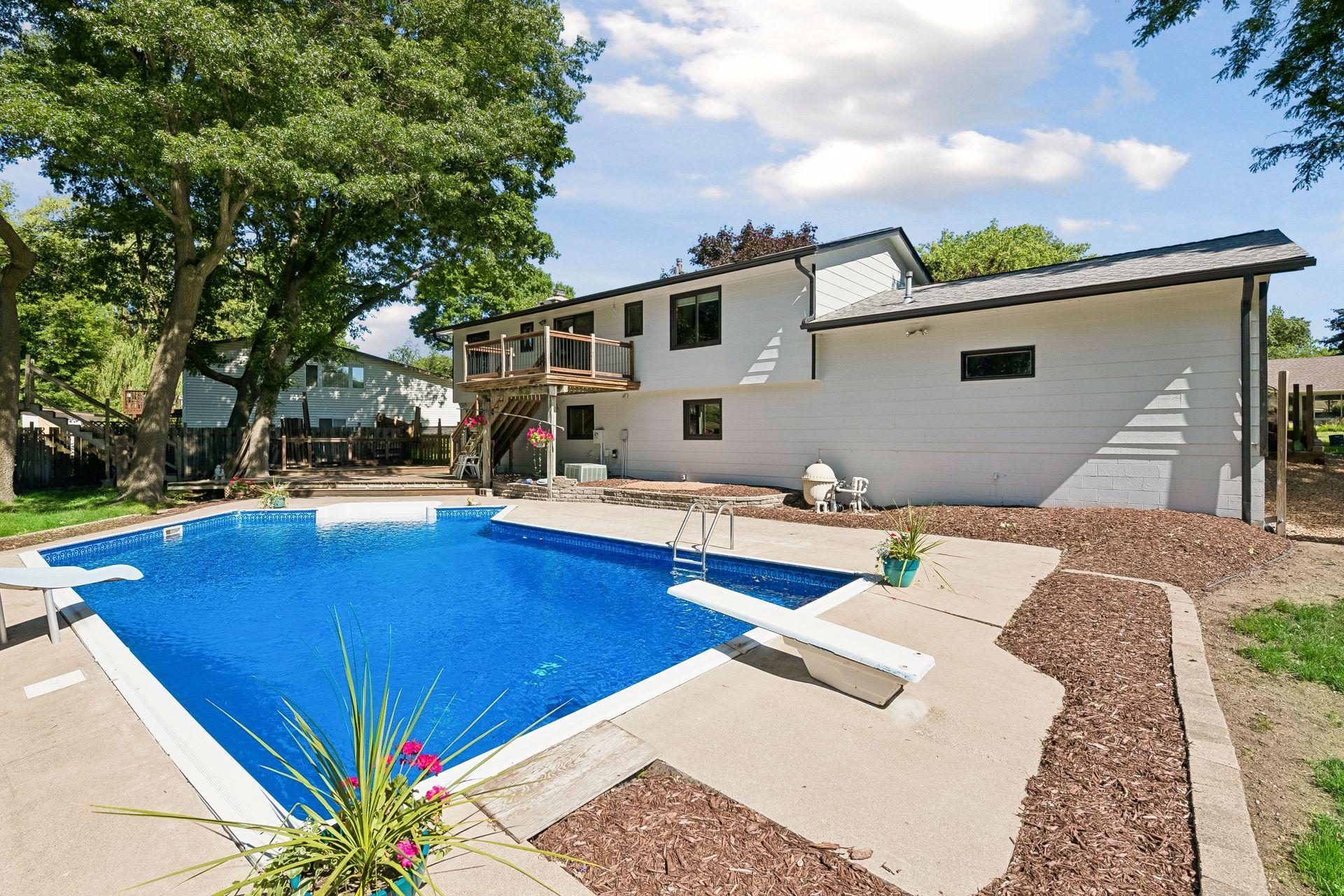 13881 Holyoke Ln, Apple Valley, MN 55124