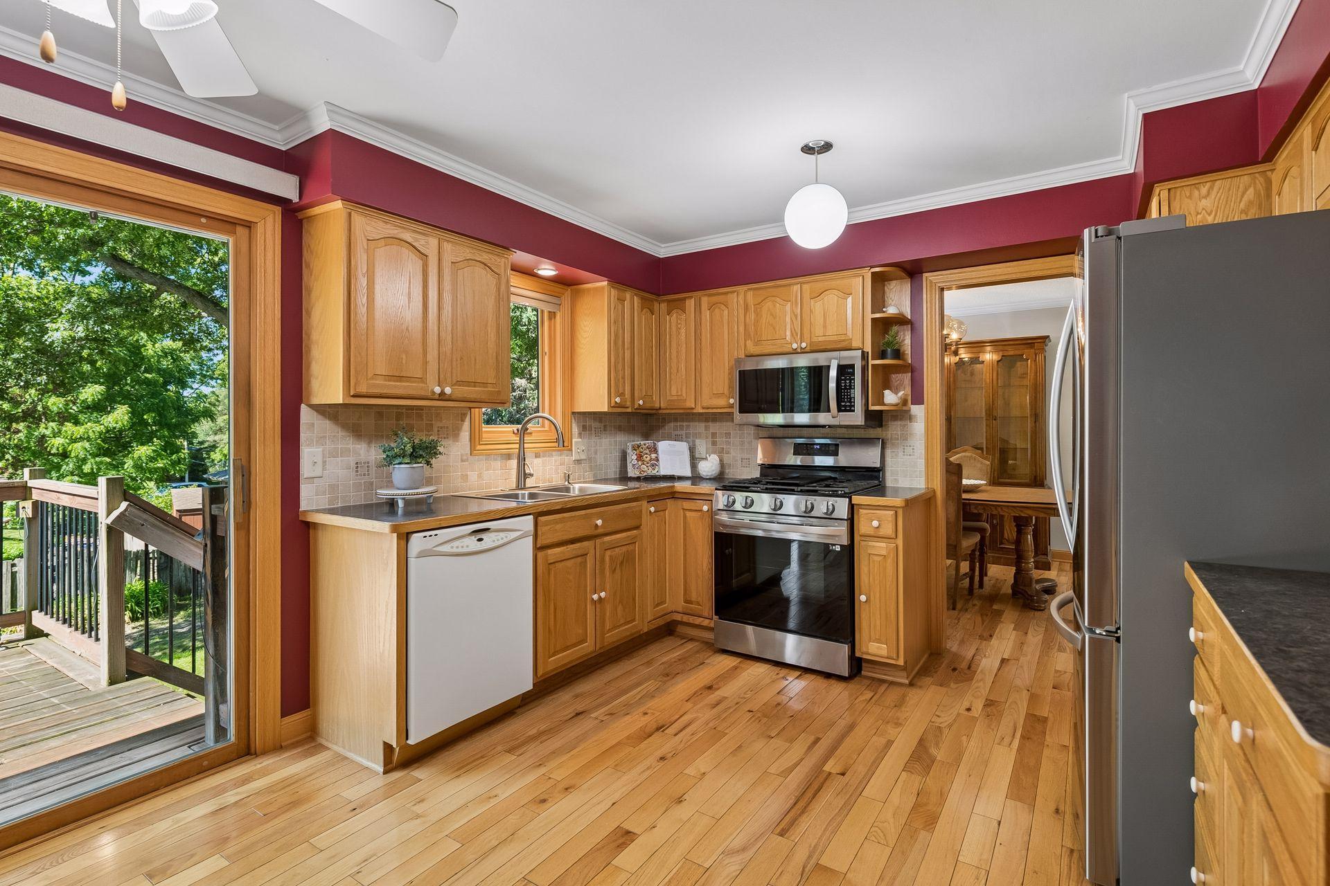 13881 Holyoke Ln, Apple Valley, MN 55124