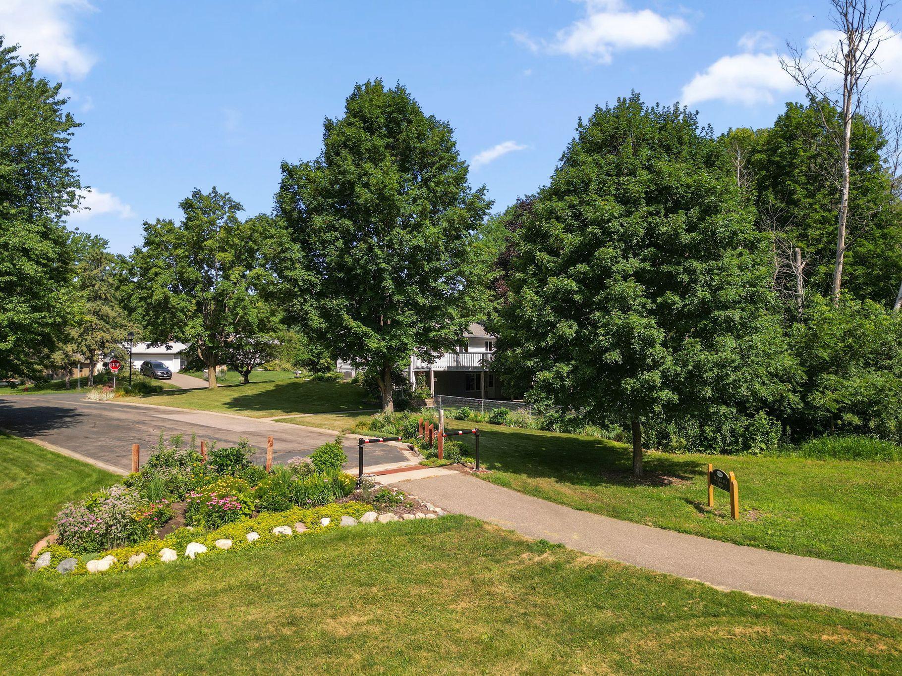 3840 Riverton Ave, Eagan, MN 55122