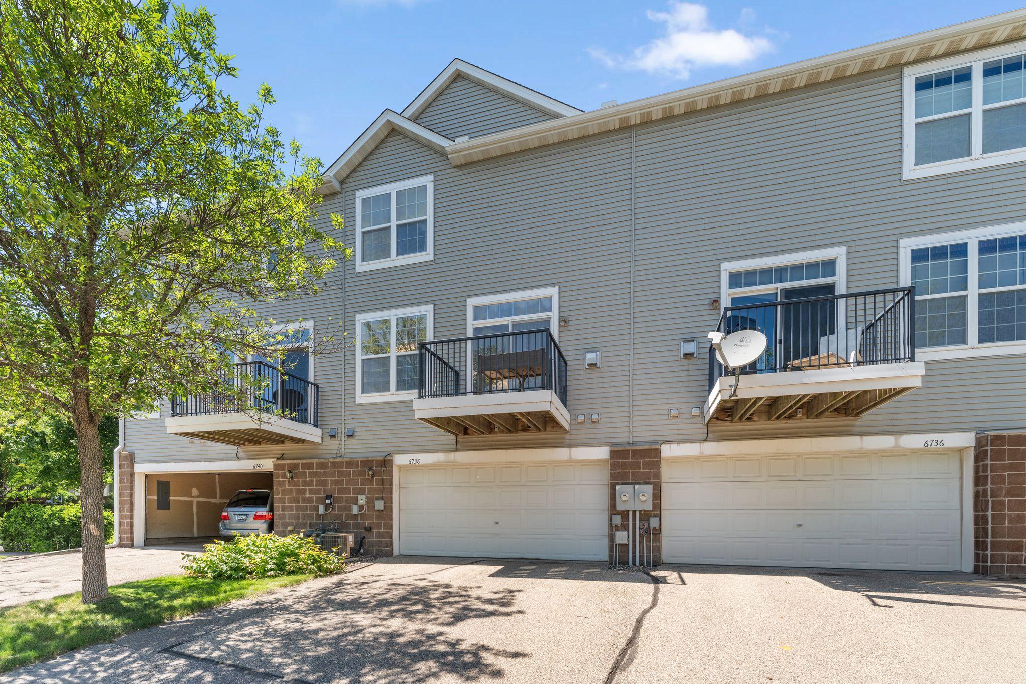 6738 158th St W, Apple Valley, MN 55124
