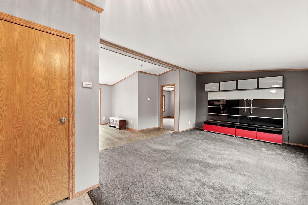 2 Barker Dr, Duluth, MN 55808
