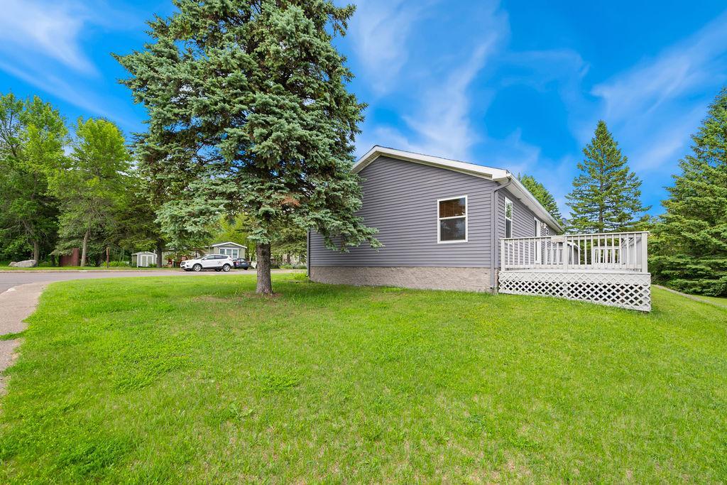 2 Barker Dr, Duluth, MN 55808
