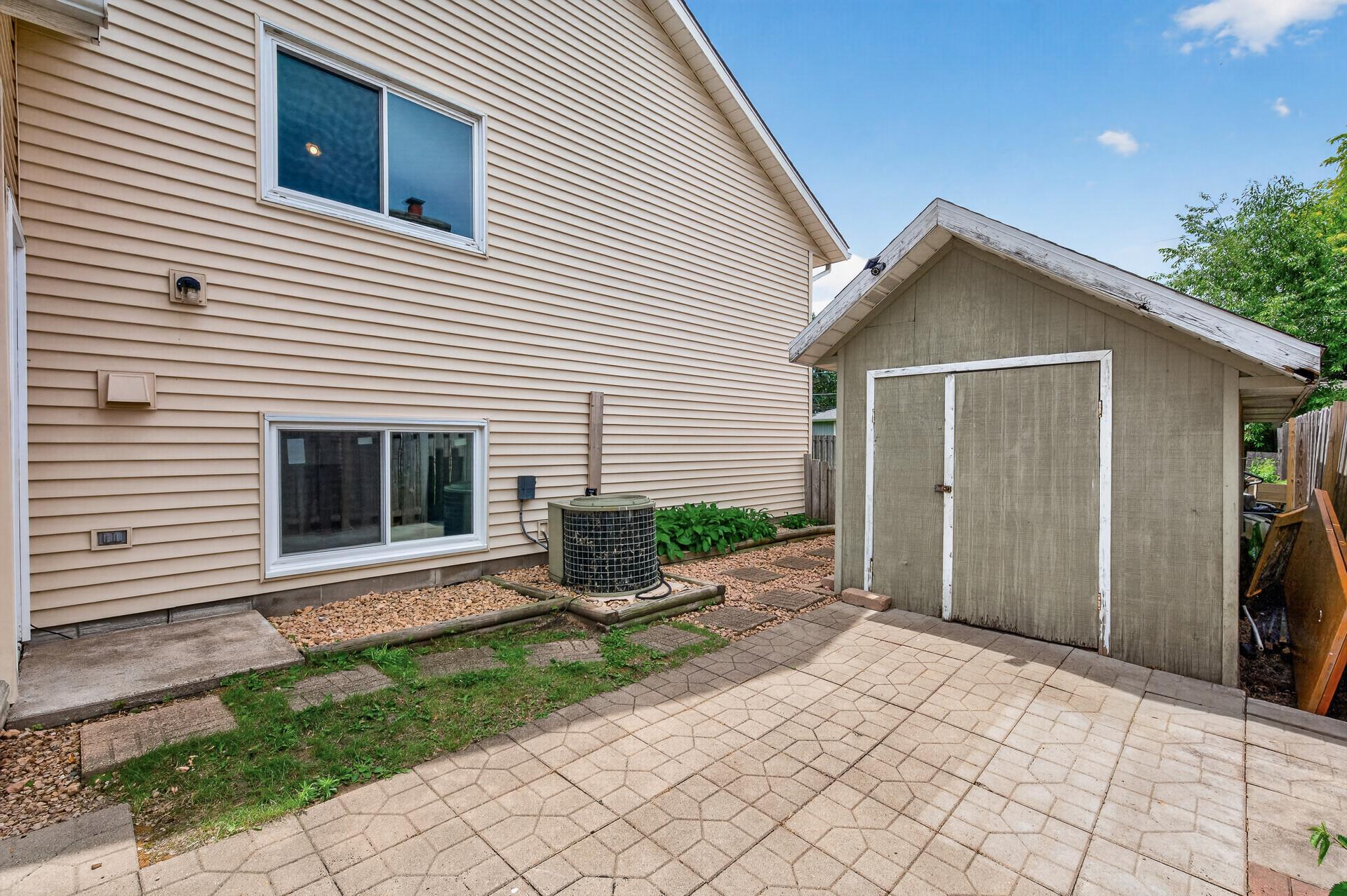 6709 Brunswick Ave N, Brooklyn Park, MN 55429