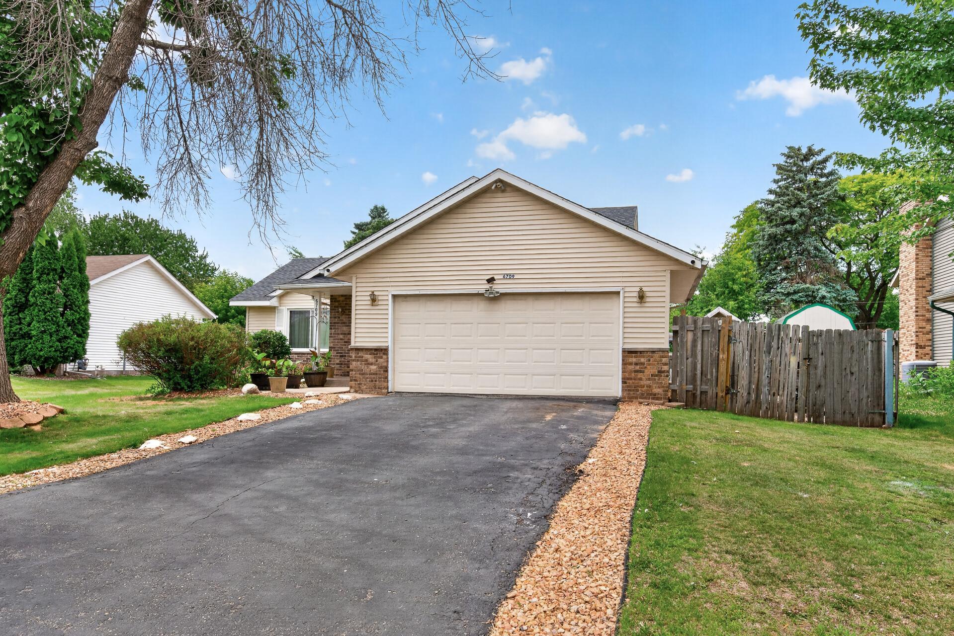 6709 Brunswick Ave N, Brooklyn Park, MN 55429