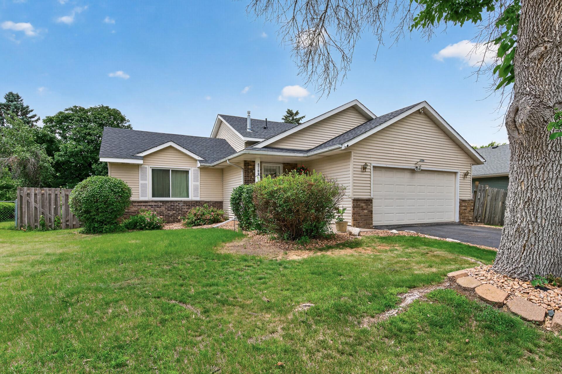 6709 Brunswick Ave N, Brooklyn Park, MN 55429