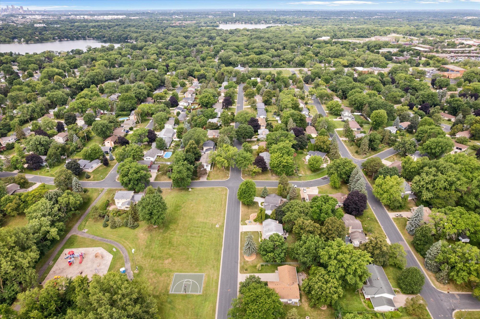 917 Arbogast St, Shoreview, MN 55126