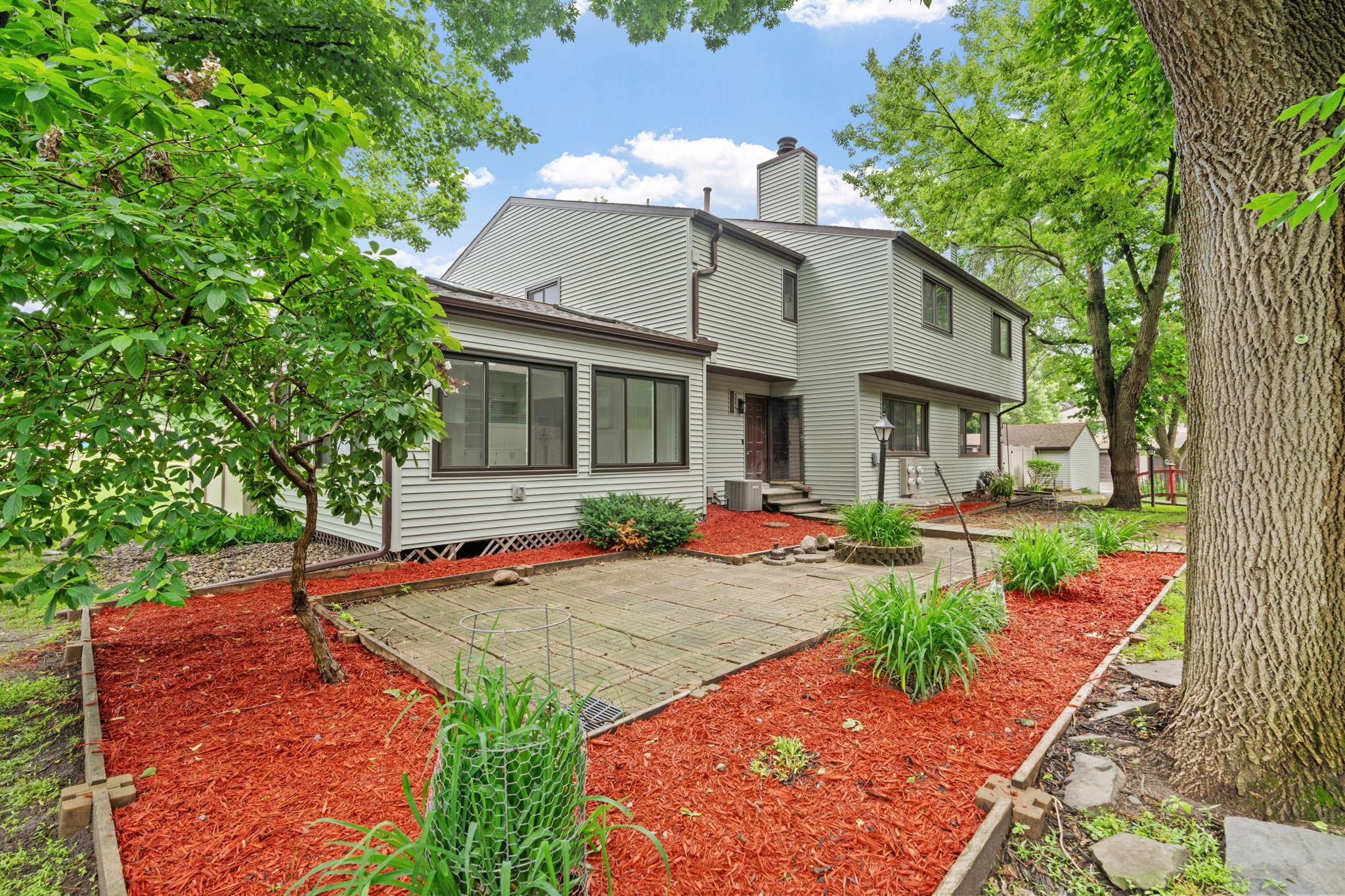 6383 Saint Johns Dr, Eden Prairie, MN 55346
