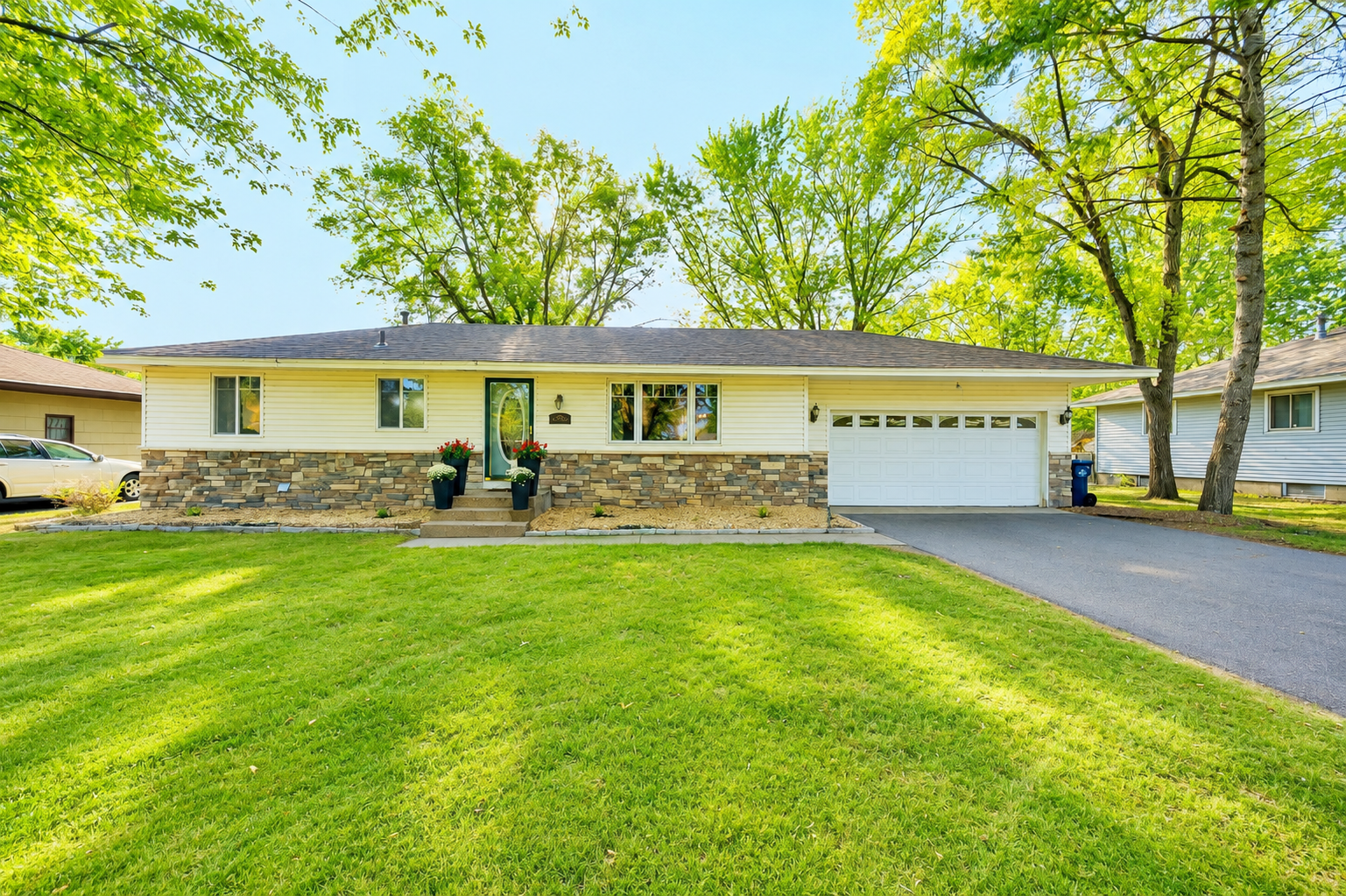 16515 Flagstaff Ave W, Rosemount, MN 55068