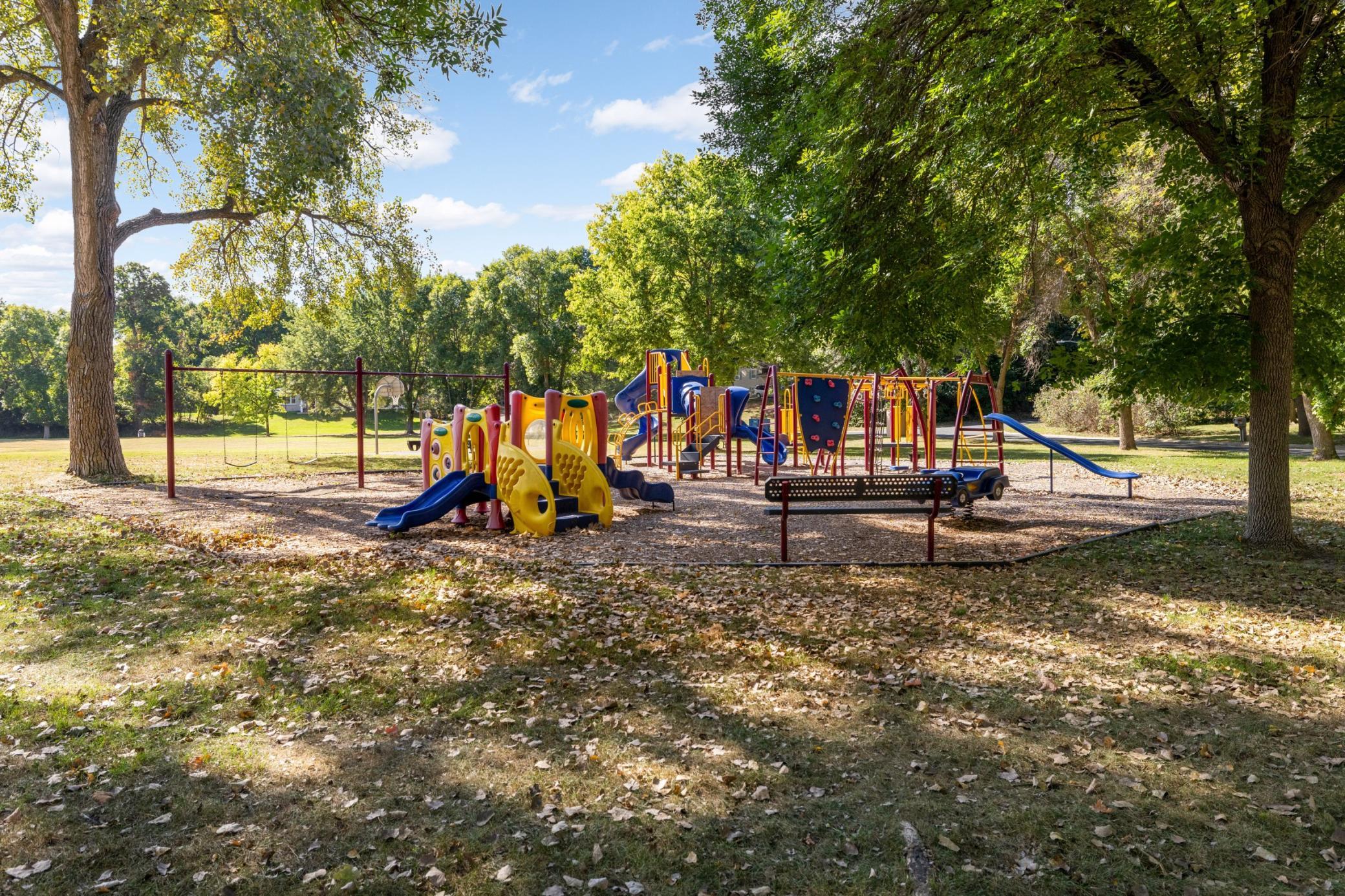 5932 Hillcrest Rd, Mound, MN 55364