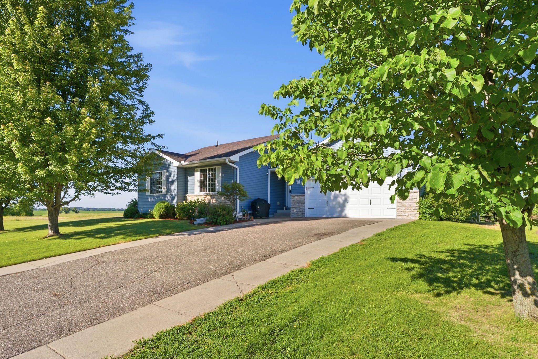 121 Shire Rd N, Watkins, MN 55389
