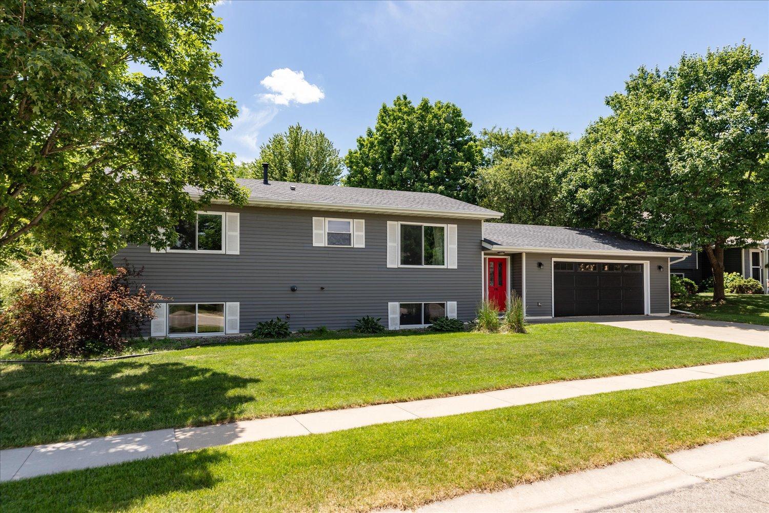 906 High Meadow Ln SW, Rochester, MN 55902