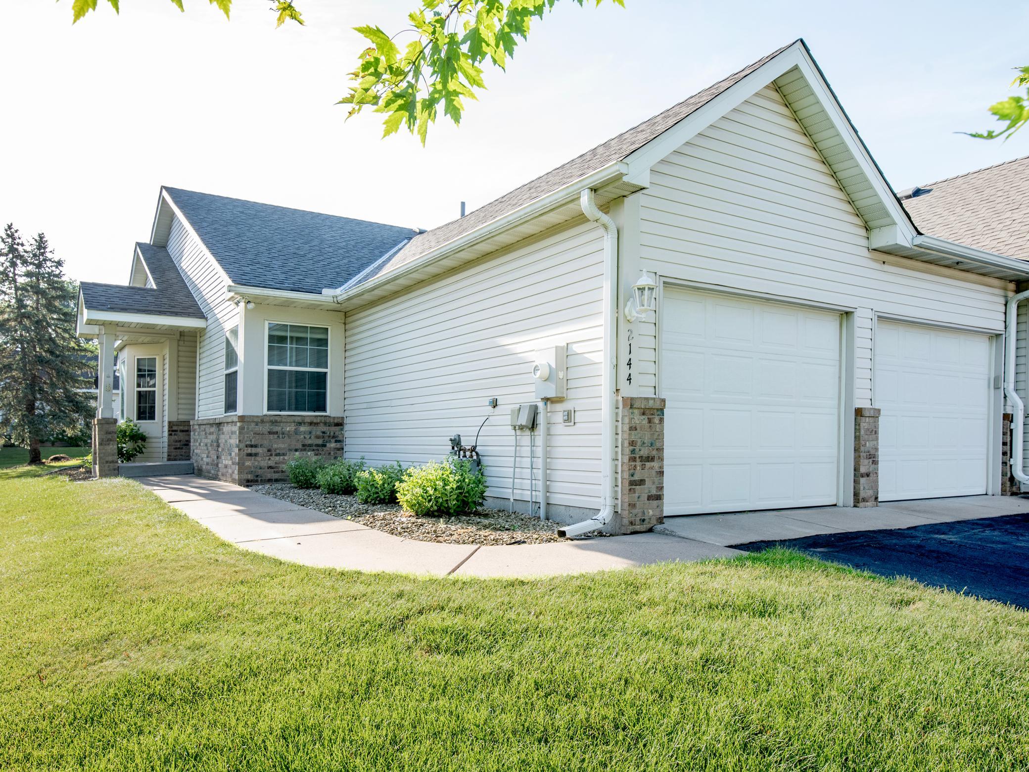 2144 Albemarle Ct N, Roseville, MN 55113