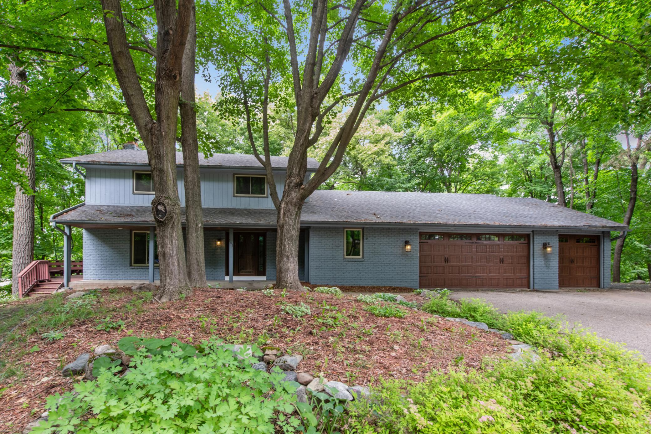 151 Choctaw Cir, Chanhassen, MN 55317