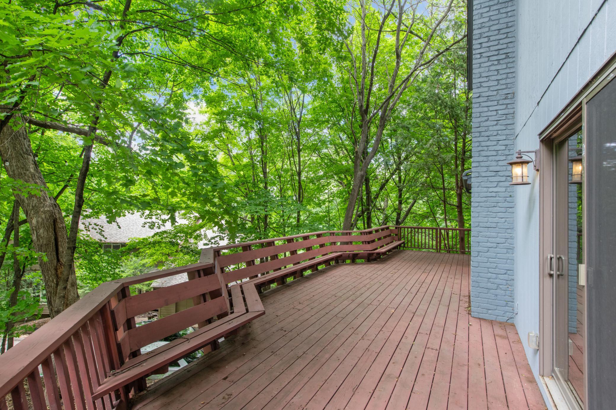 151 Choctaw Cir, Chanhassen, MN 55317