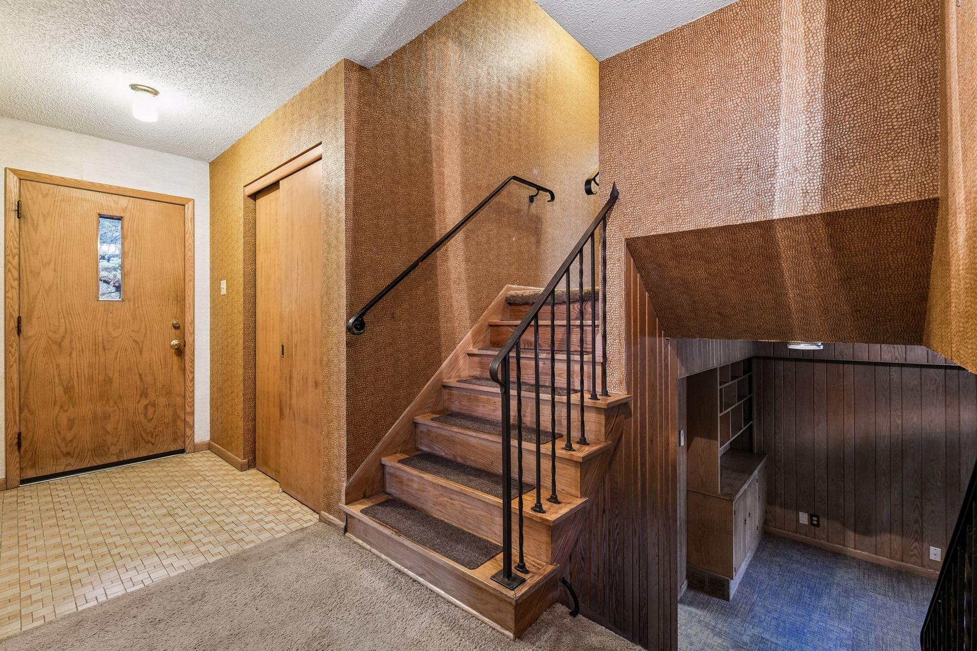 2938 Oak Lea Dr, Minnetonka, MN 55391