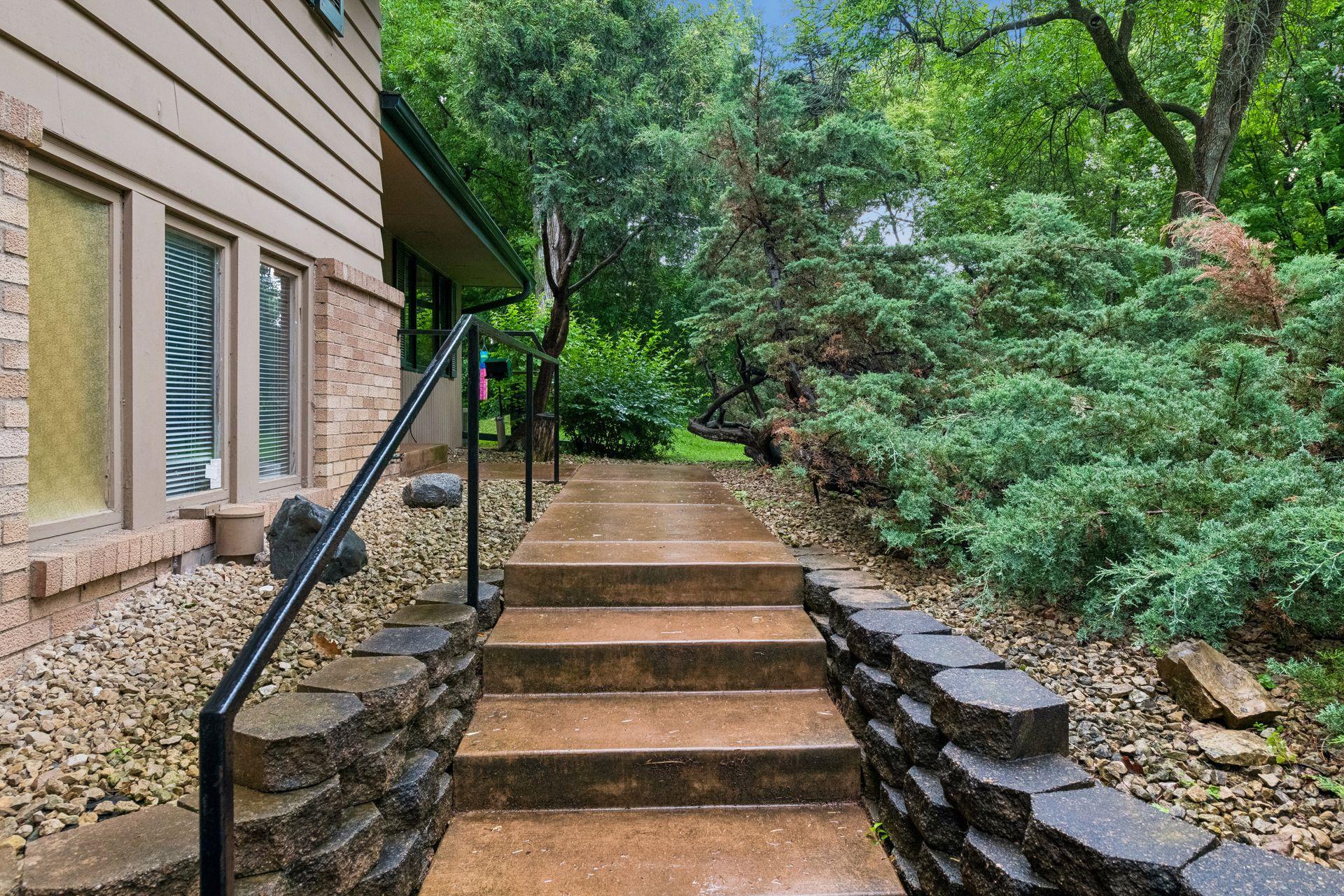 2938 Oak Lea Dr, Minnetonka, MN 55391