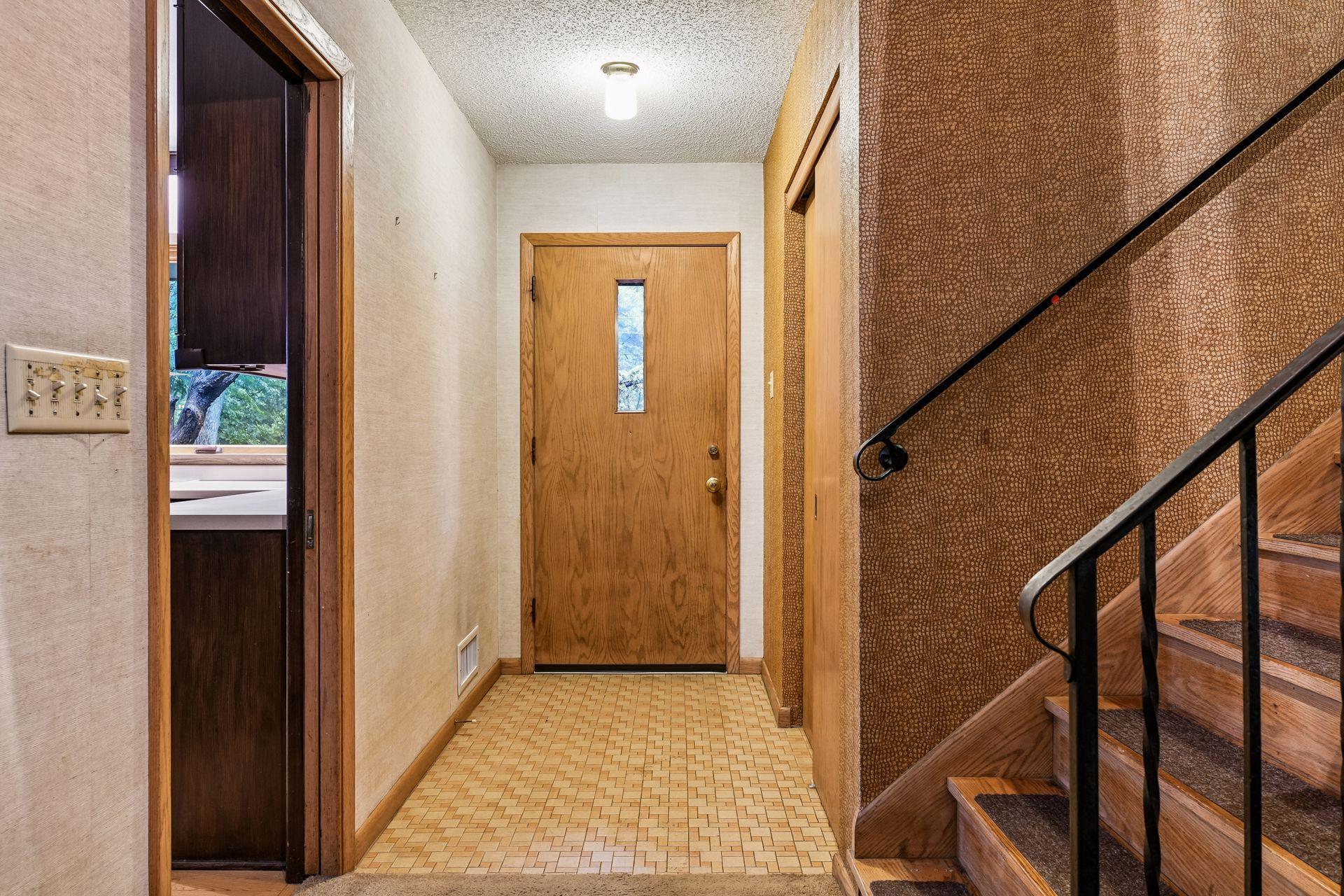2938 Oak Lea Dr, Minnetonka, MN 55391